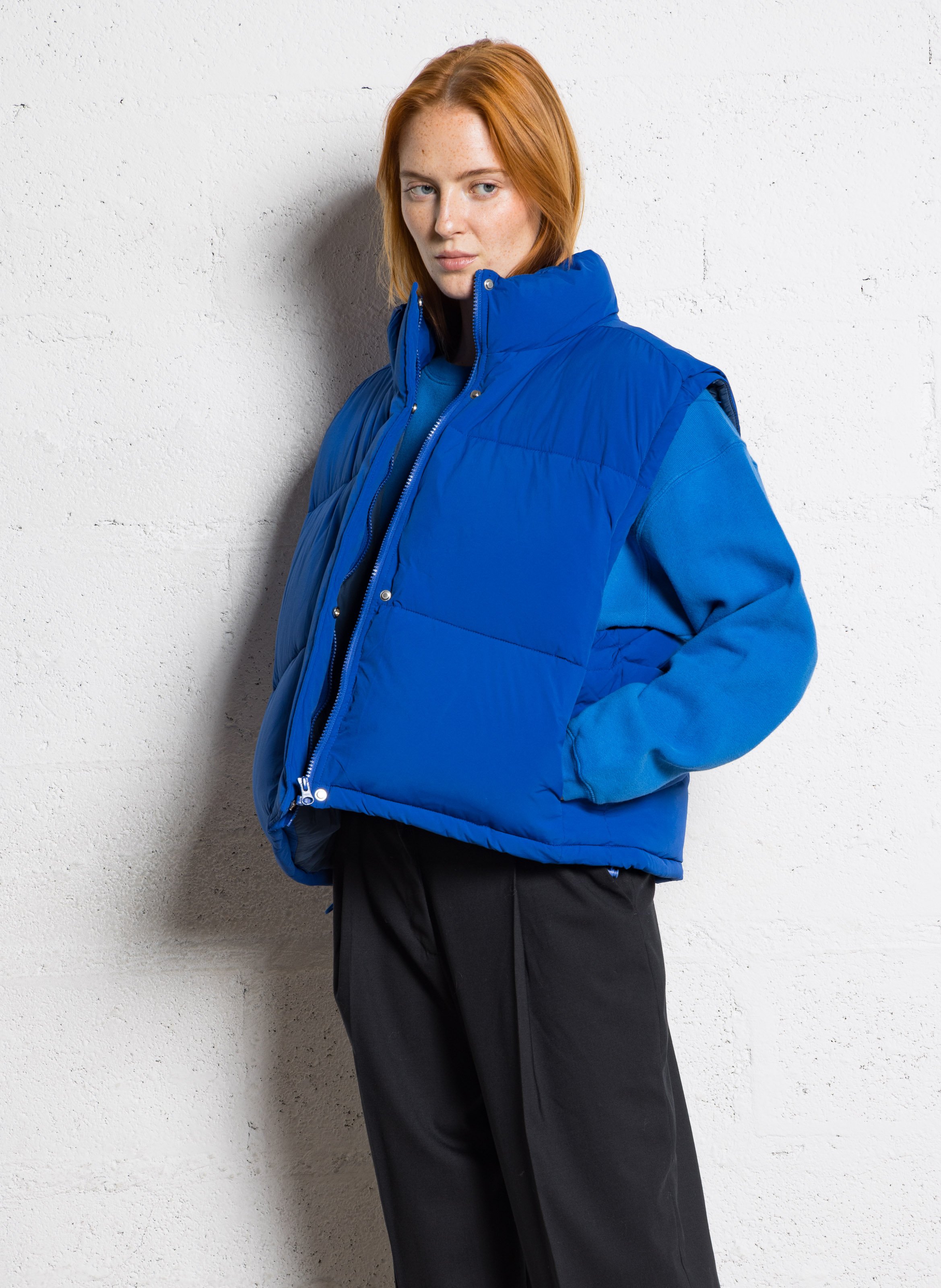 Kurze gesteppte Jacke mit Stehkragen AMERICAN VINTAGE Blau