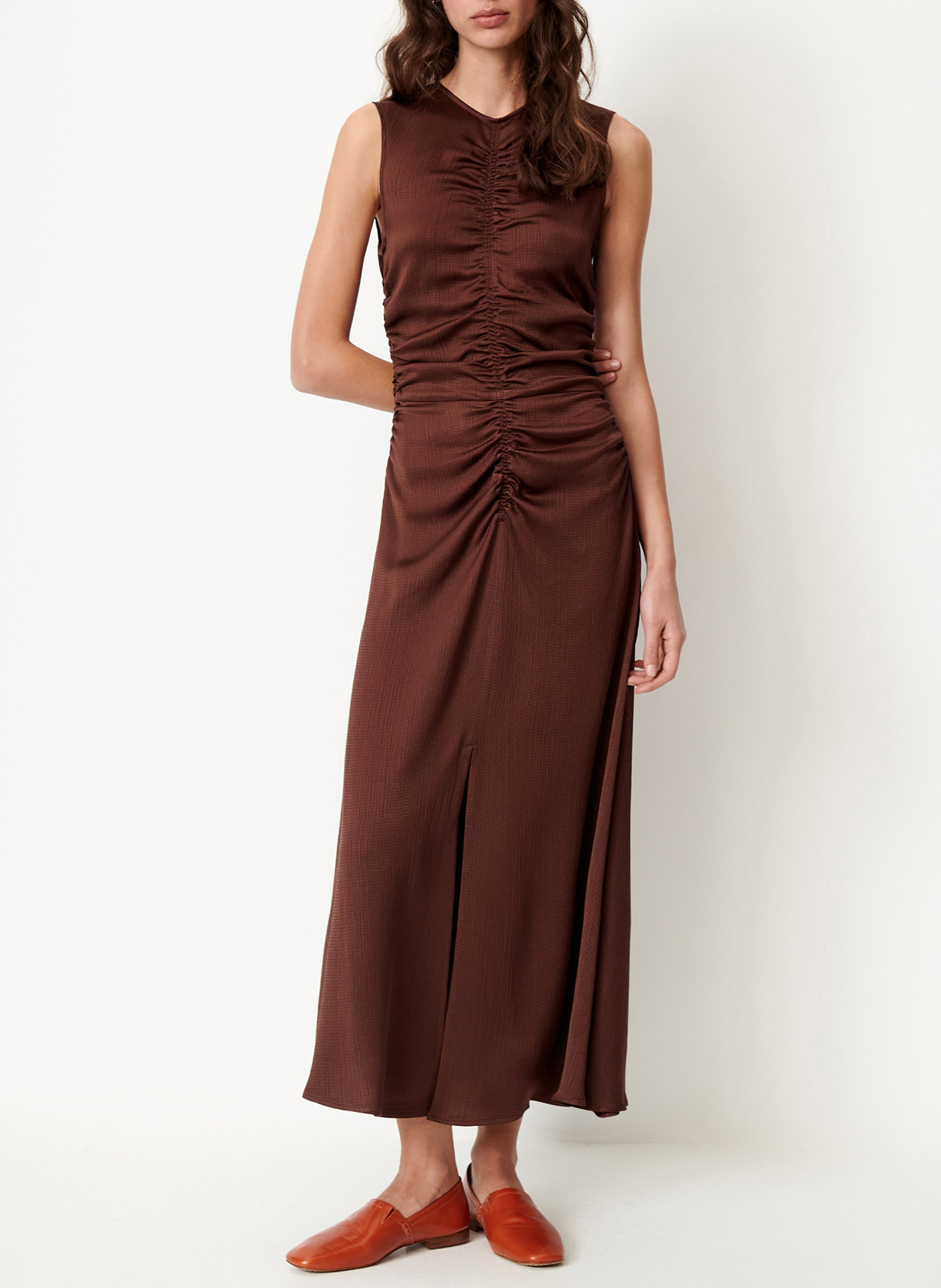 Robe longue col rond froncée SESSUN Marron