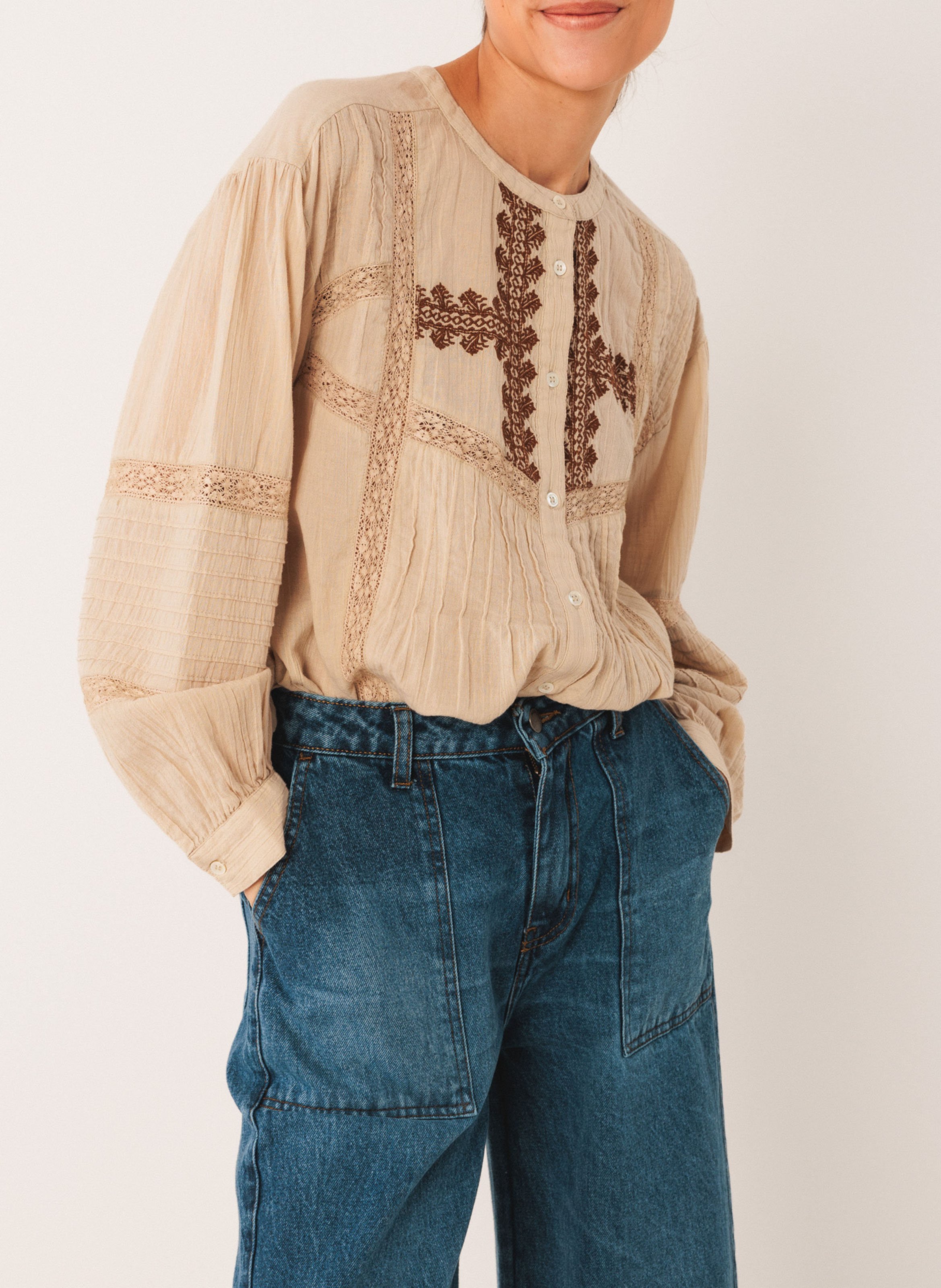 Loose-fit organic cotton shirt with round neck INDI & COLD