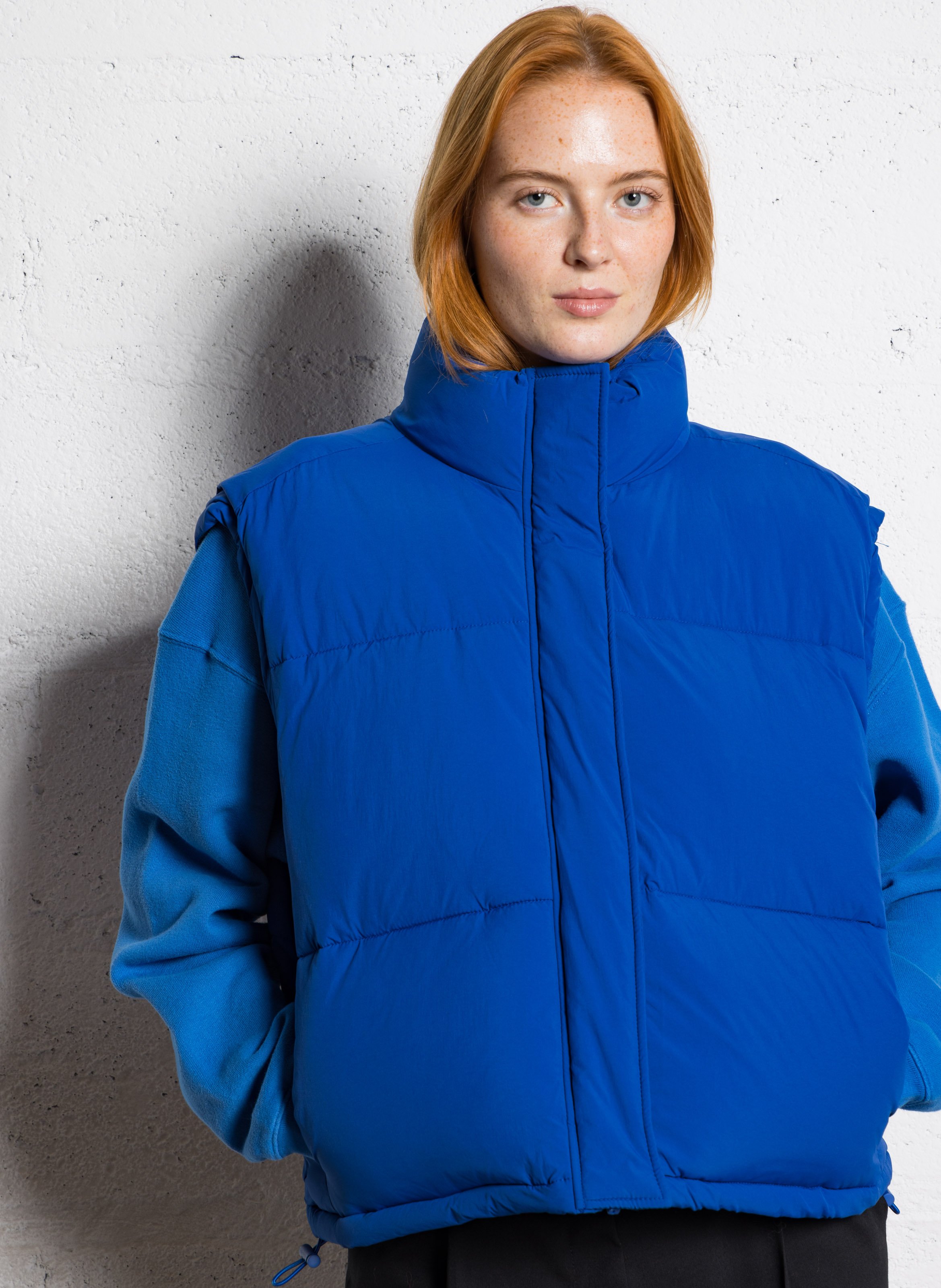 Kurze gesteppte Jacke mit Stehkragen AMERICAN VINTAGE Blau