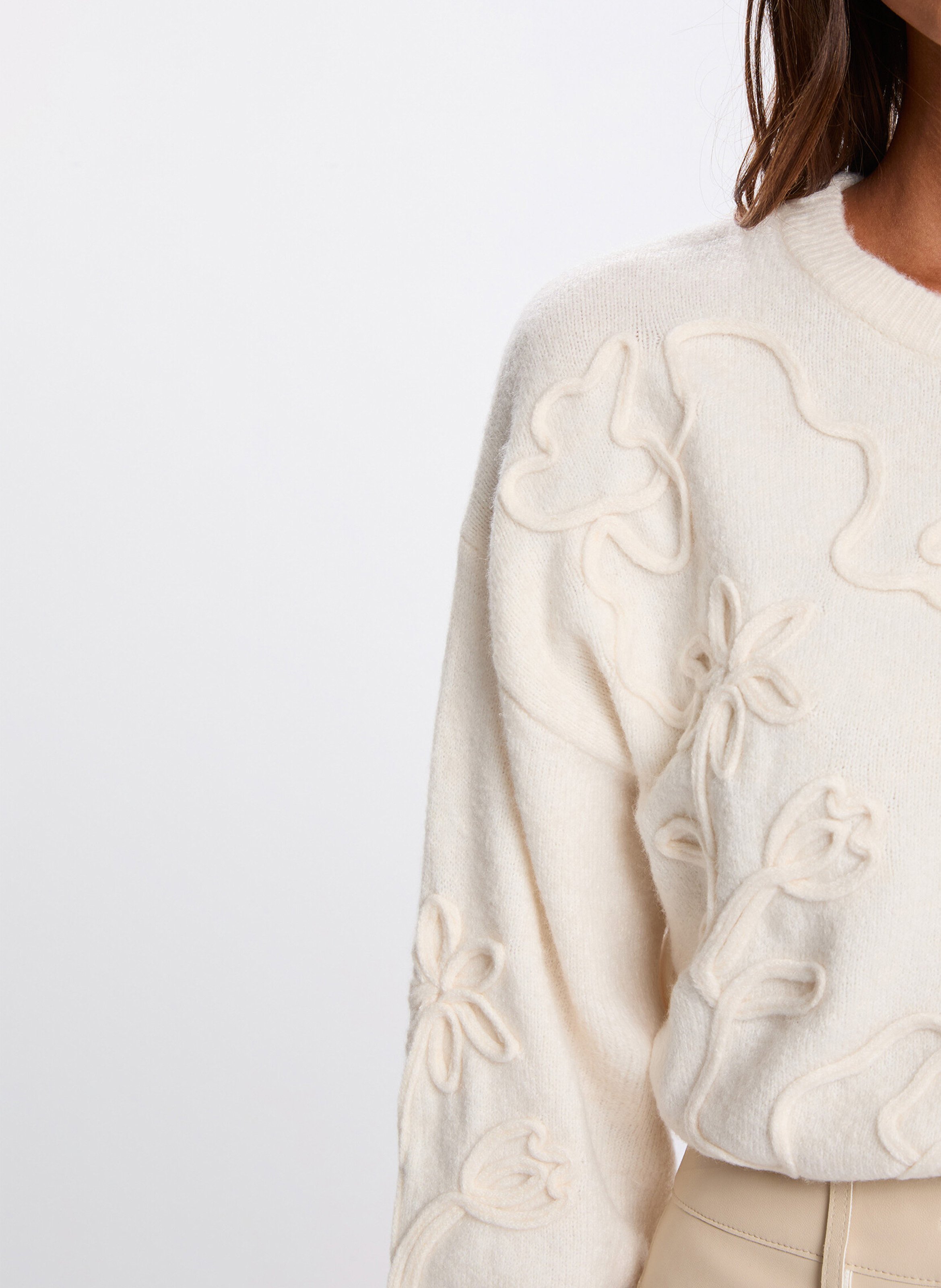 <p>Straight fit round neck top with embroideries</p> MORGAN Beige