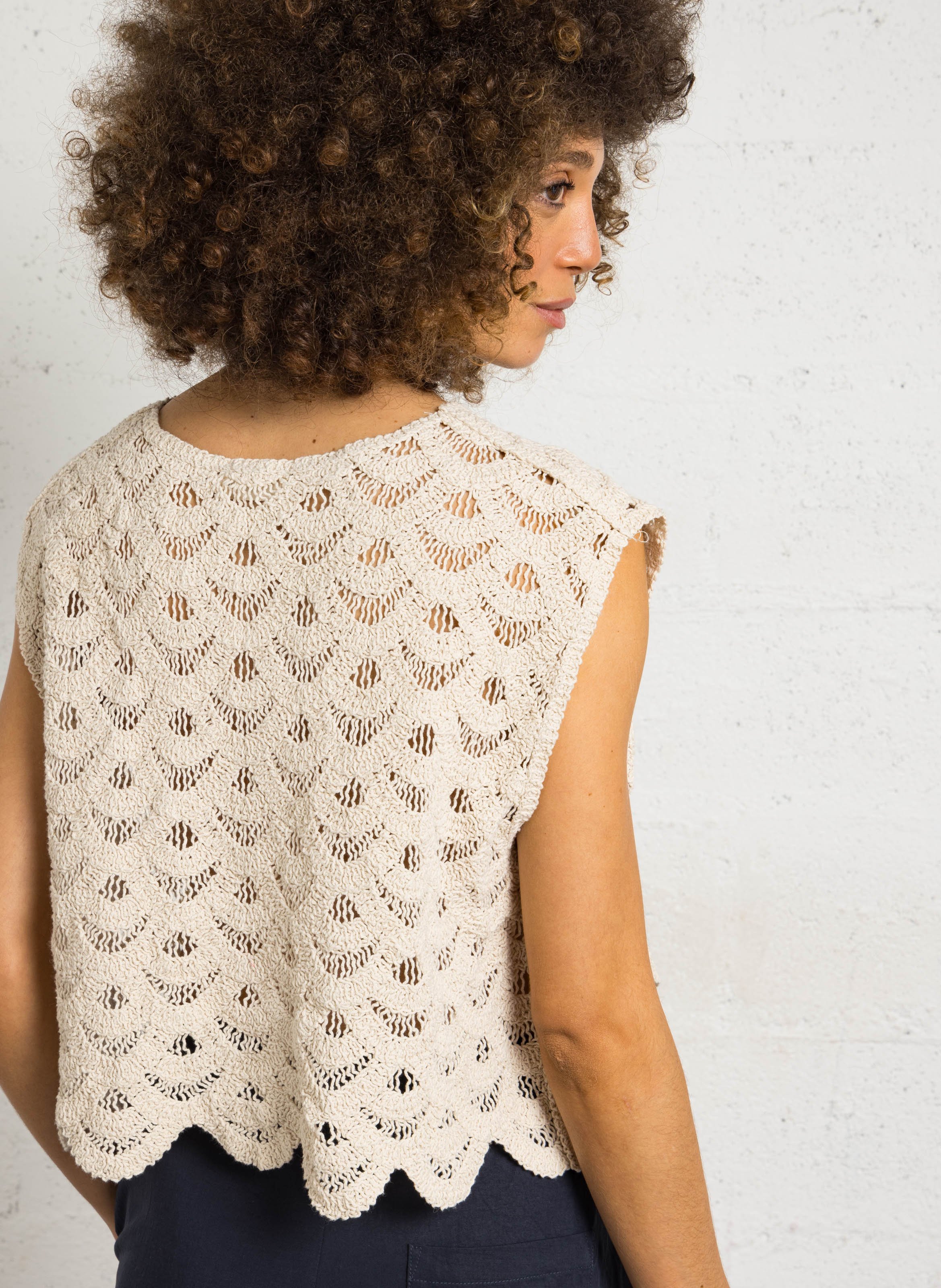 Top sans manches court en crochet THE KORNER Blanc