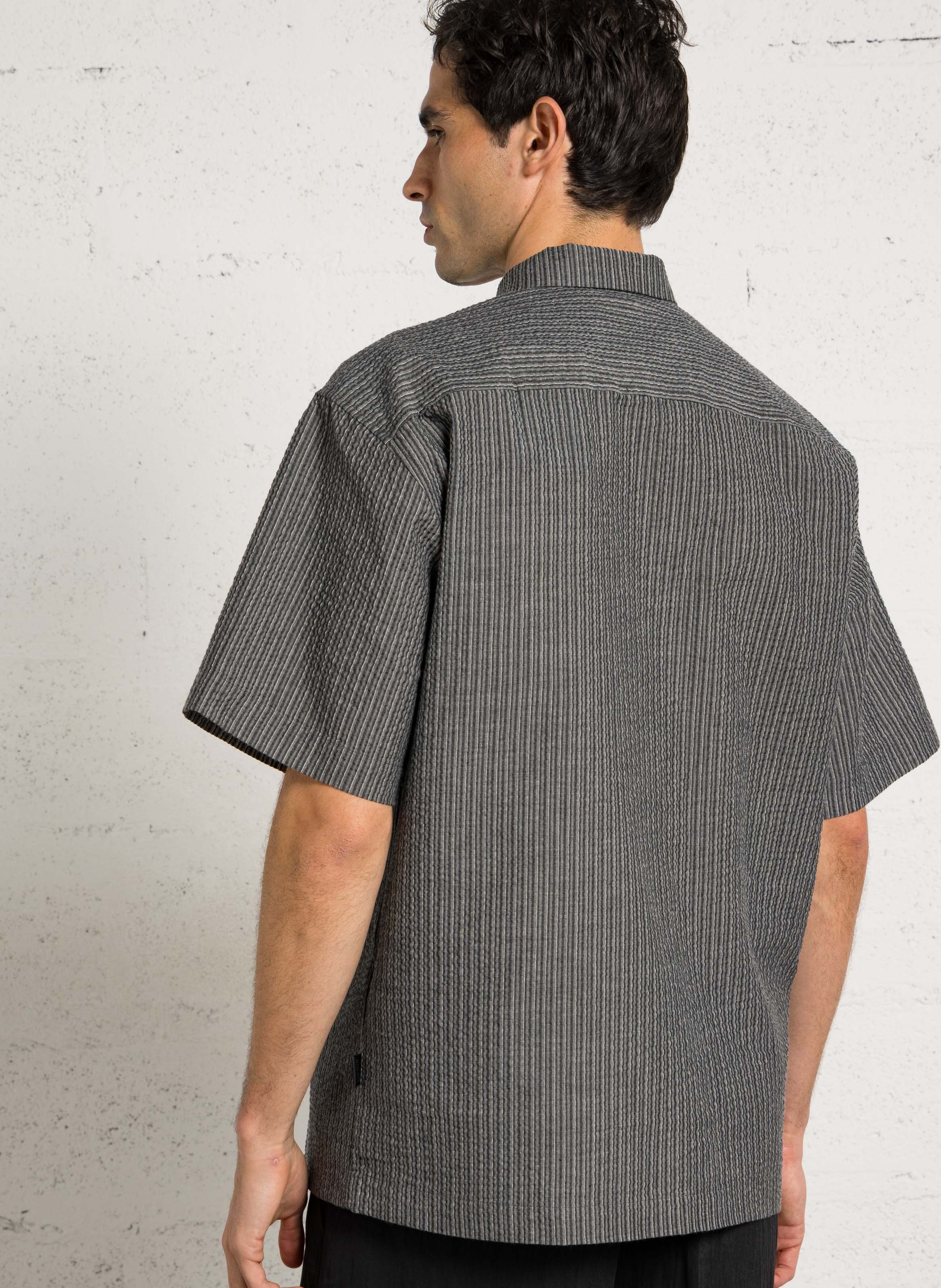 Chemise regular-fit col cubain rayée en coton seersucker MINIMUM Gris