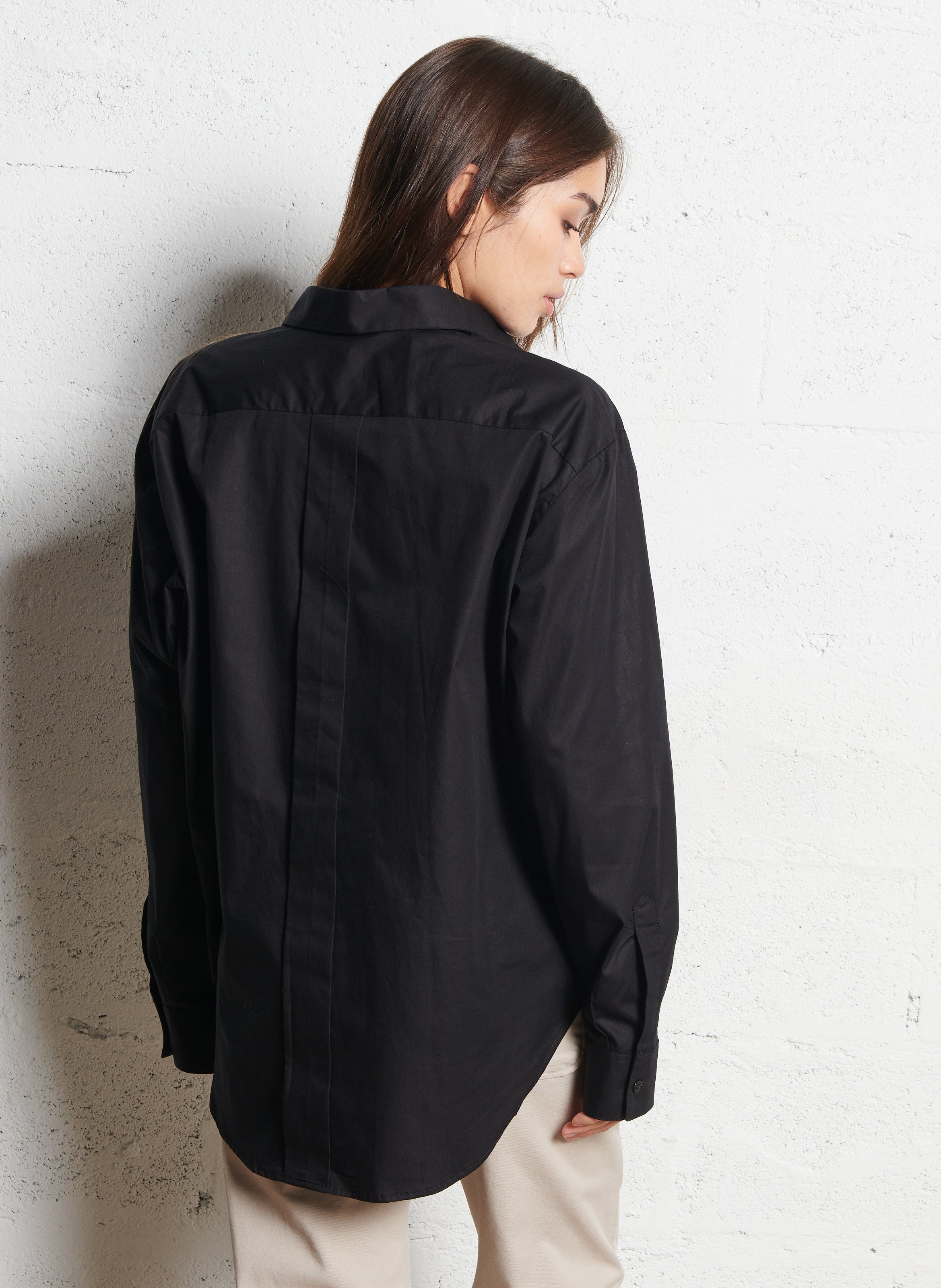 Ruimvallende, katoenen blouse met klassieke kraag ACQUAVERDE Zwart