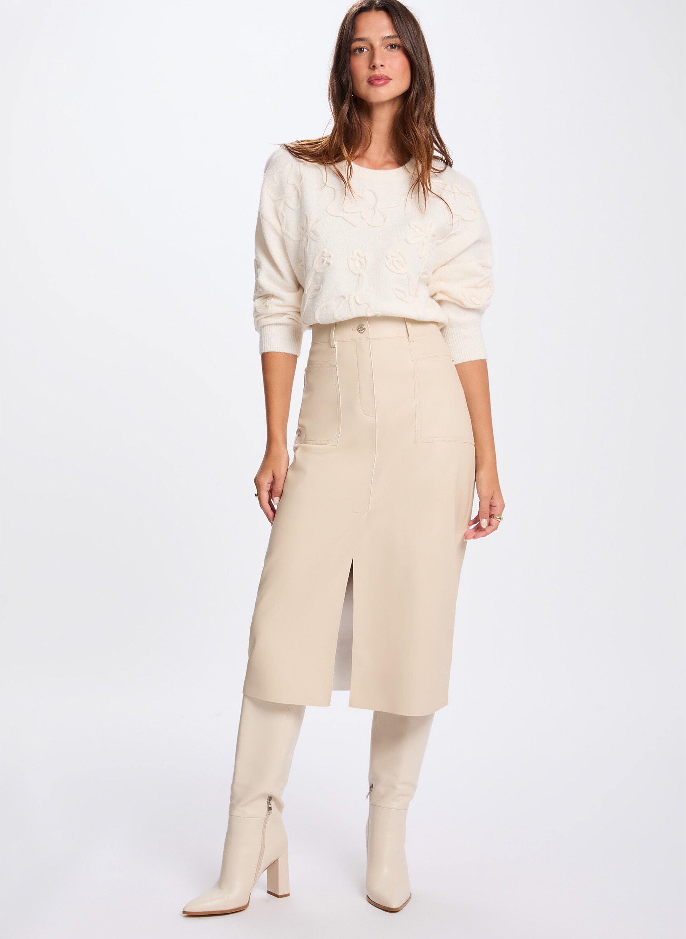 <p>Straight fit round neck top with embroideries</p> MORGAN Beige