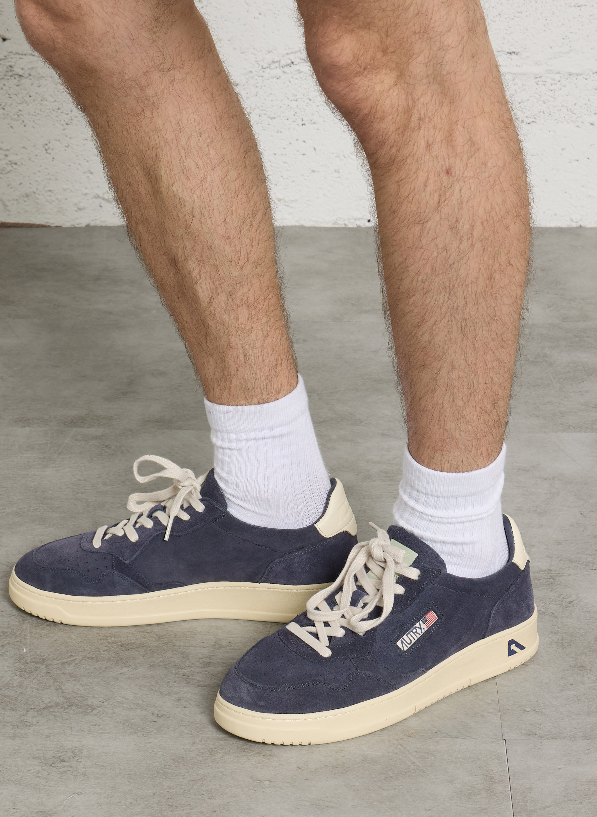 Niedrige Sneaker aus Veloursleder AUTRY Blau