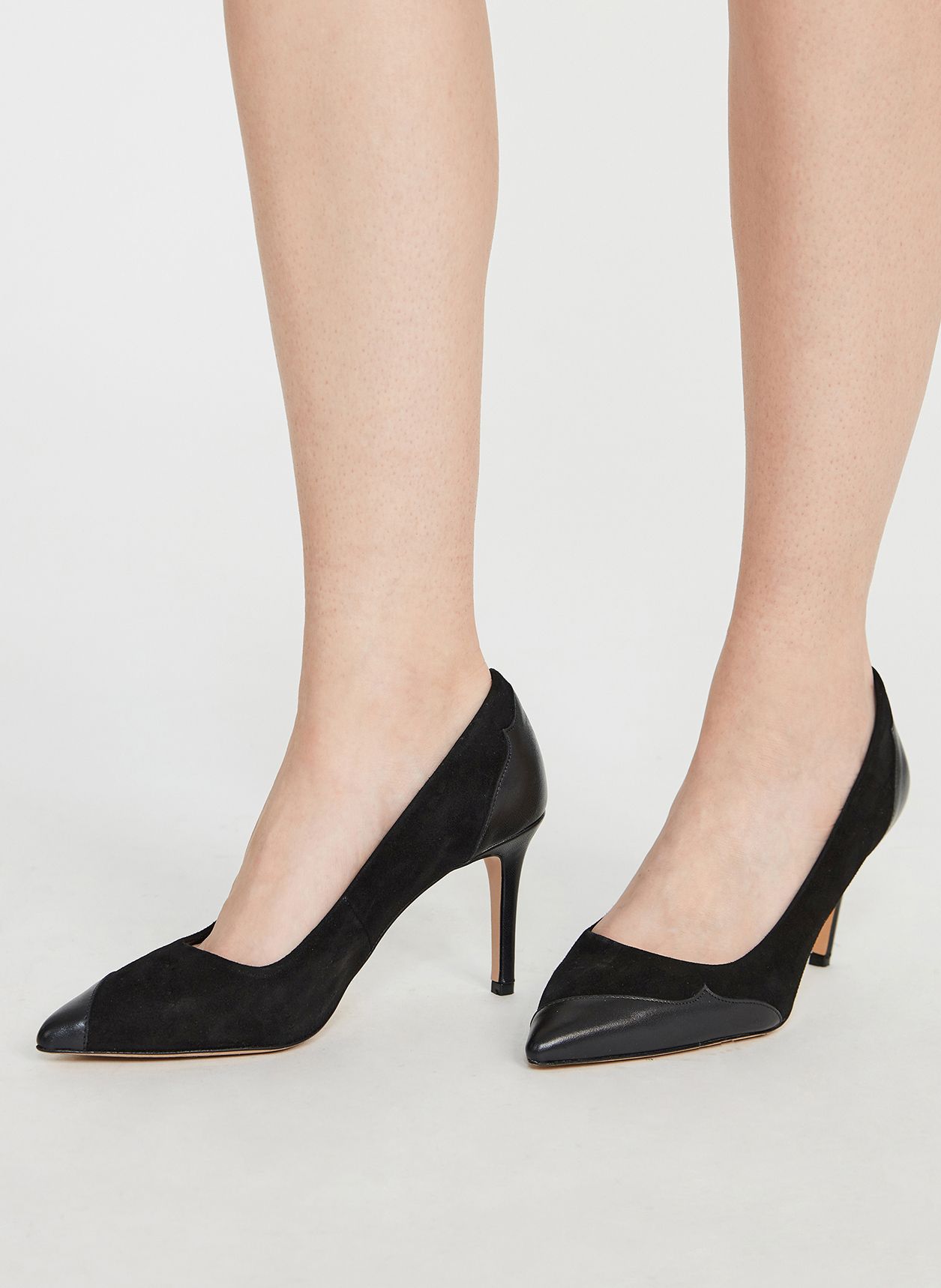 Black Leather pumps