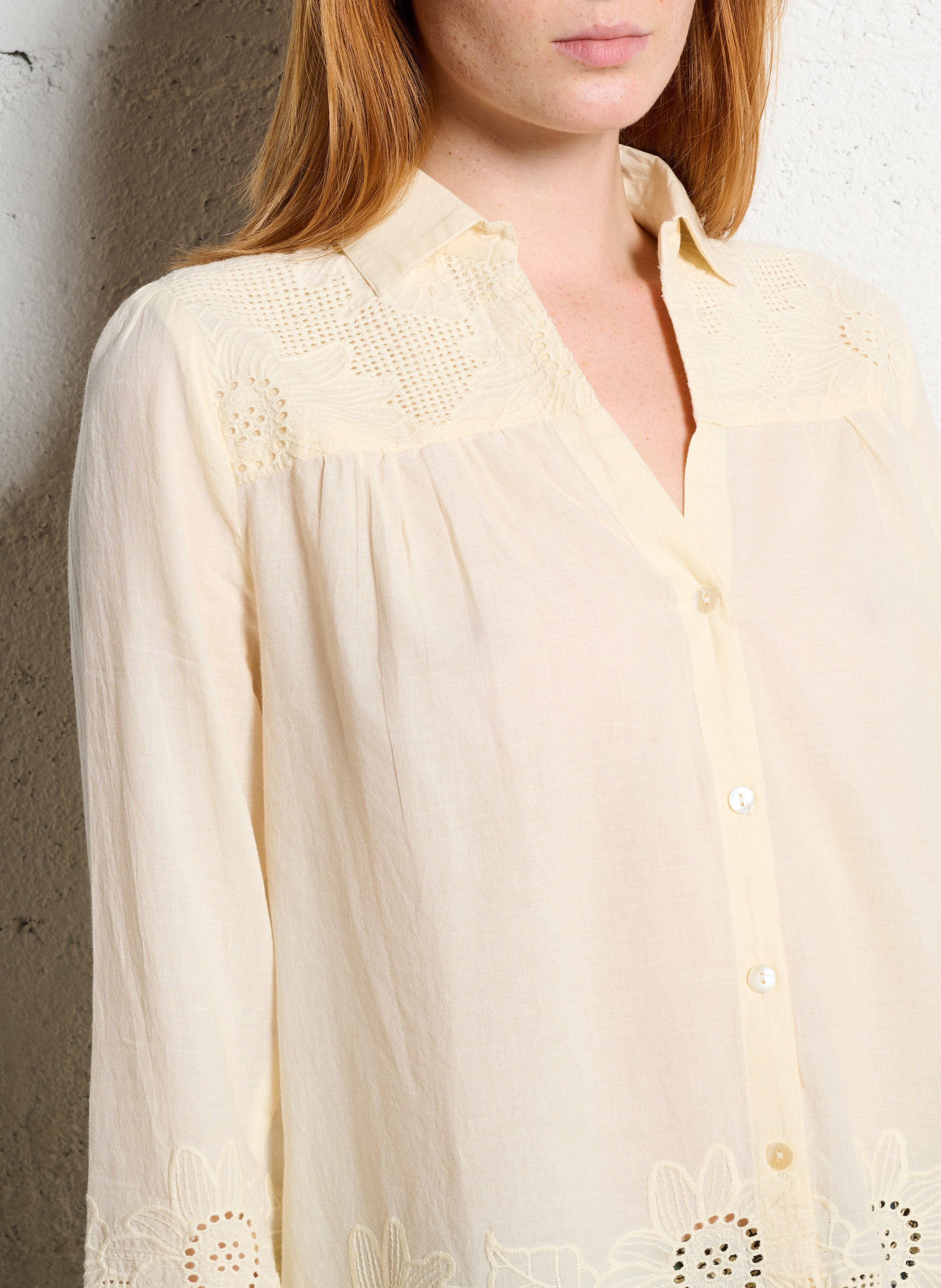 Gerade geschnittenes besticktes Baumwollhemd mit klassischem Kragen MAISON HOTEL Beige