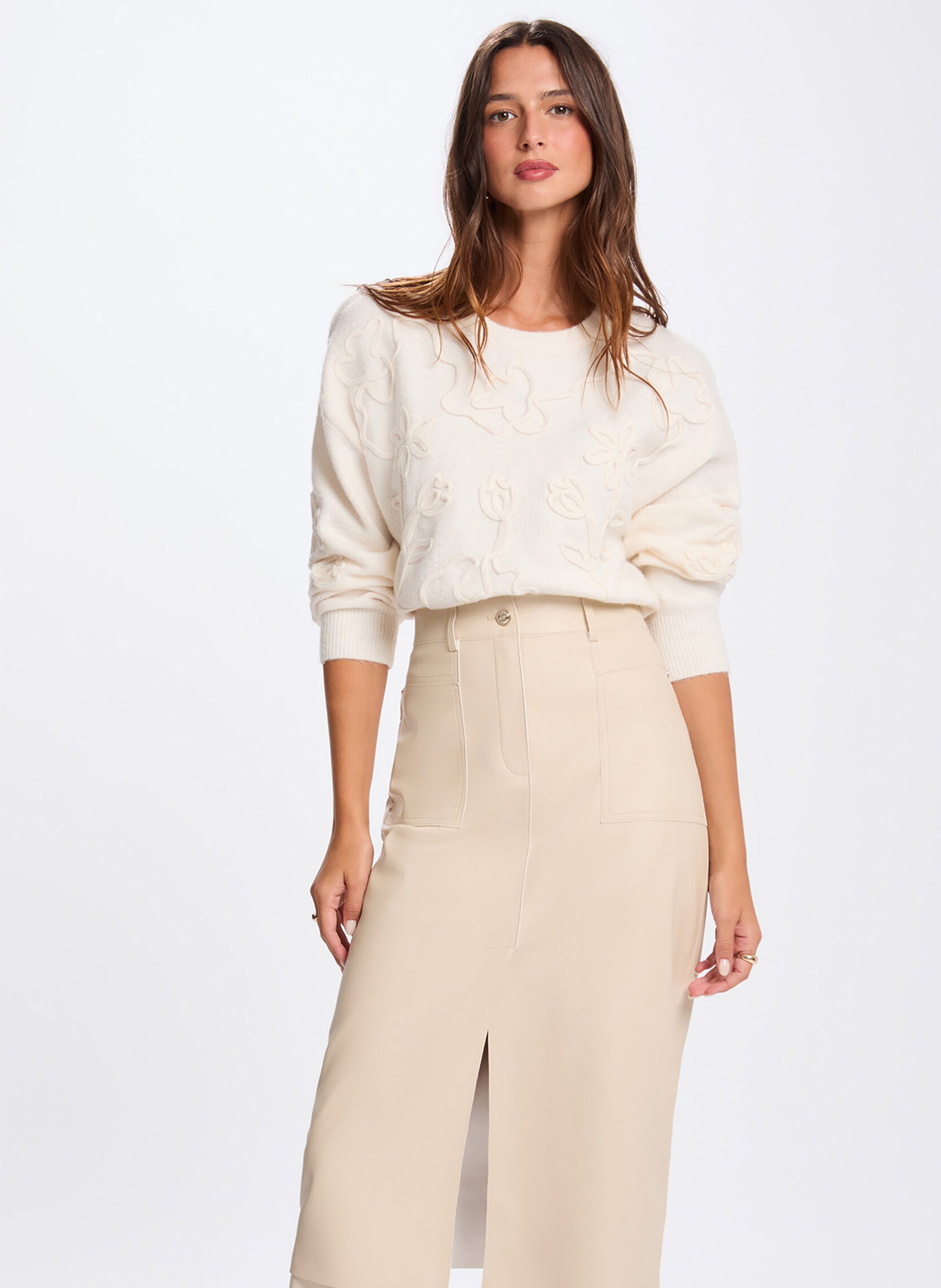 <p>Straight fit round neck top with embroideries</p> MORGAN Beige