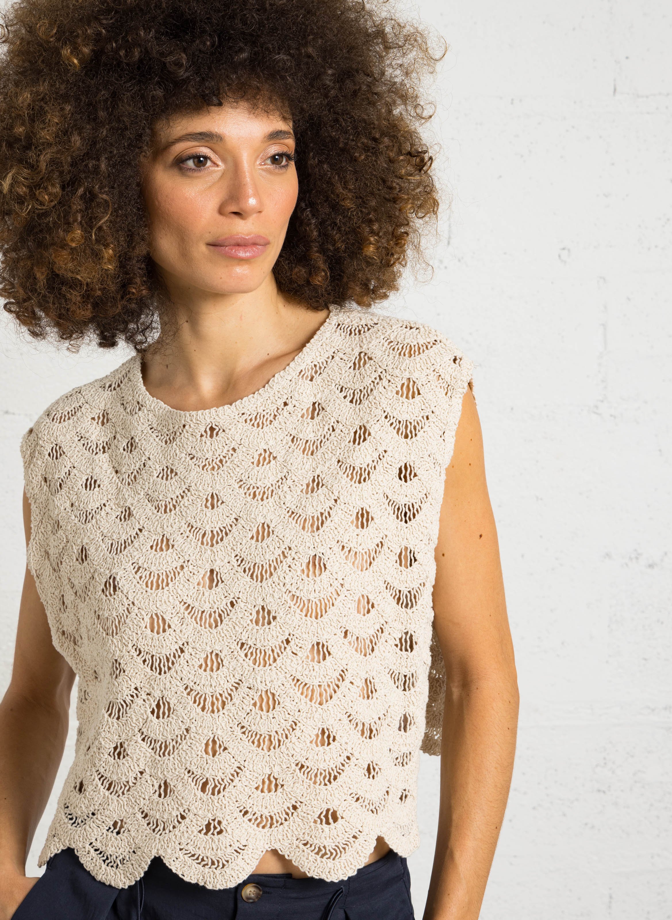 Top sans manches court en crochet THE KORNER Blanc