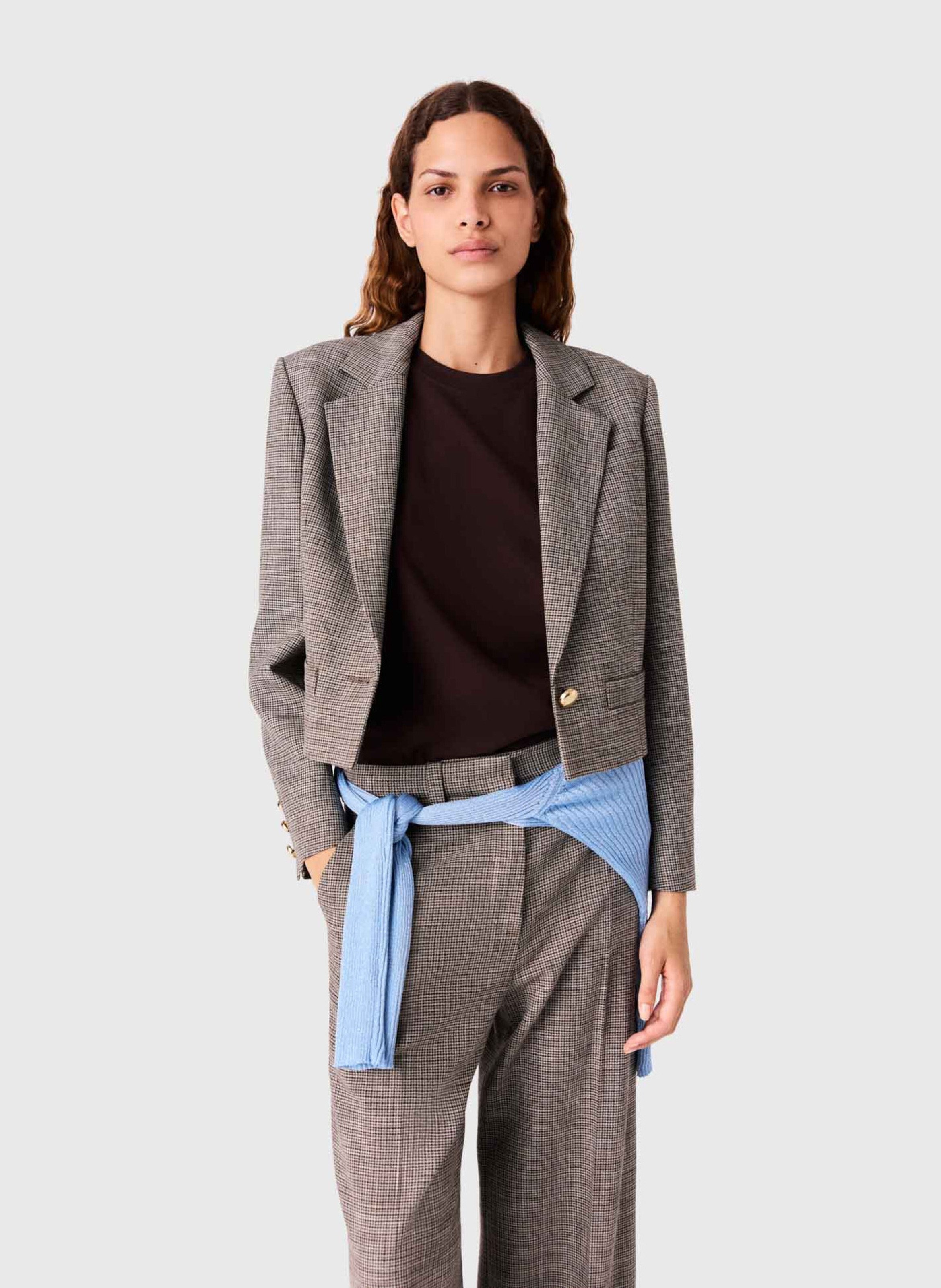 Korte getailleerde blazer met klassieke kraag MAJE Bruin