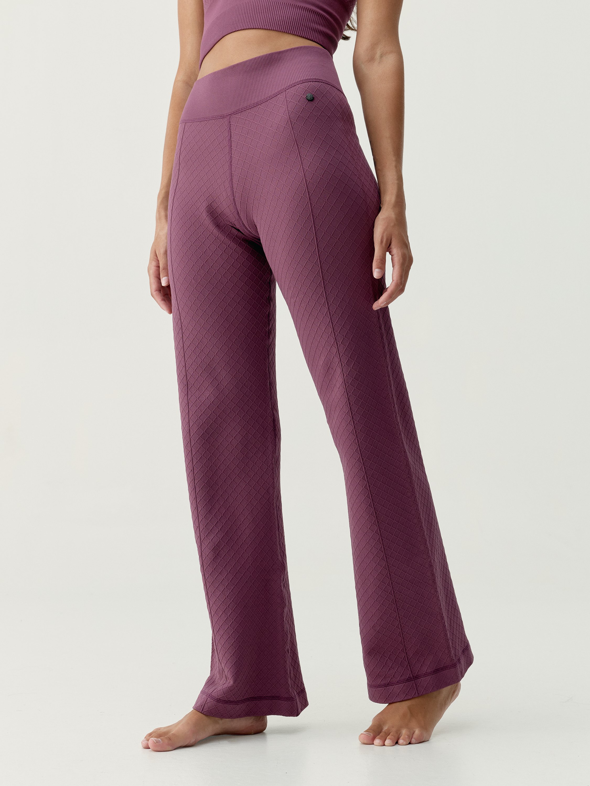 Women's sports leggings with a shaping effect BORN