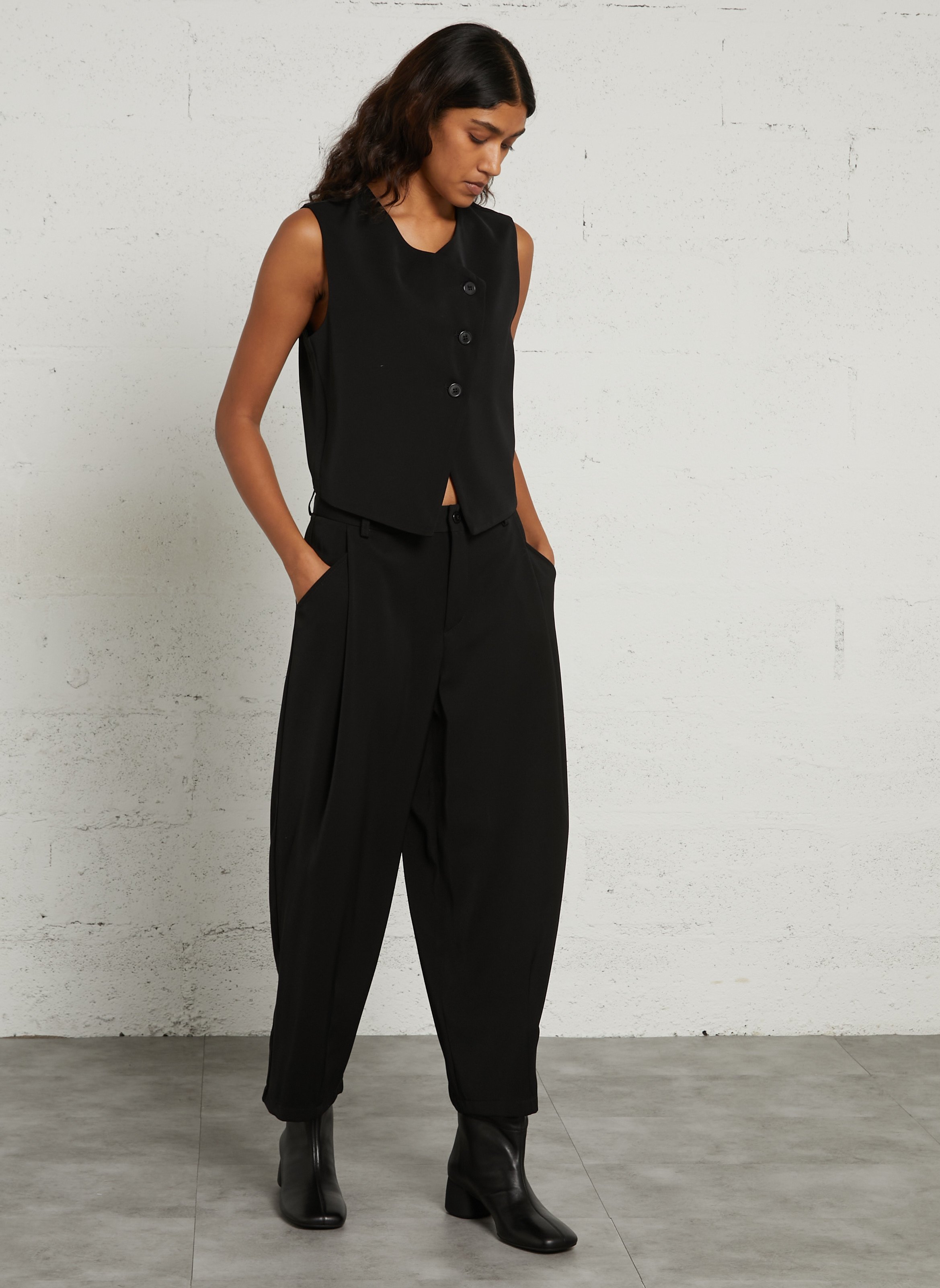 Sleeveless buttoned straight vest PLEASE Black