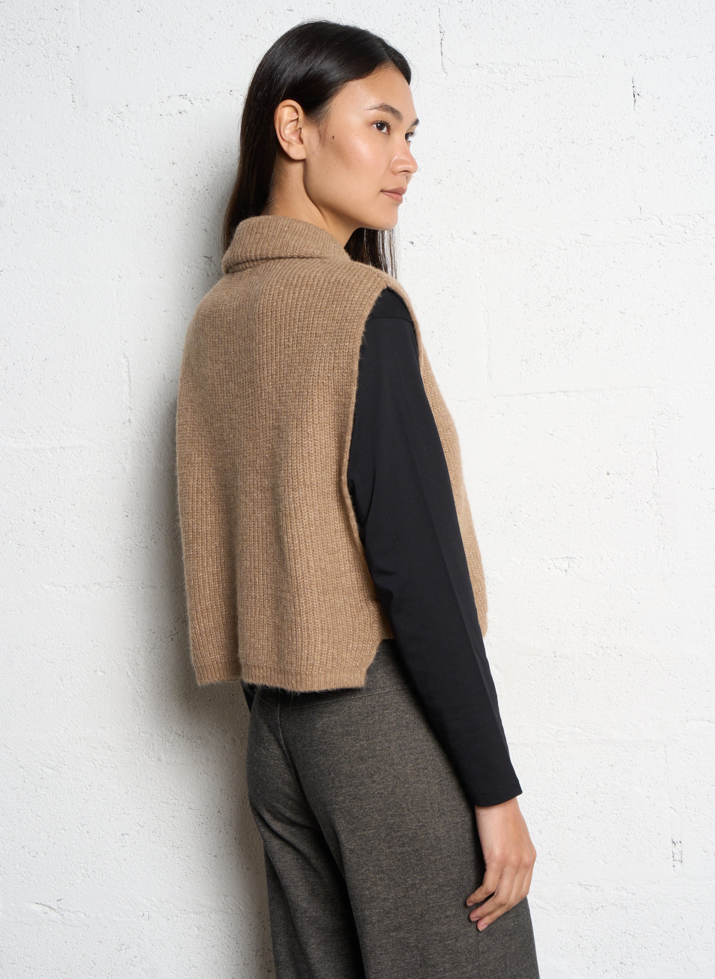 Gebreide oversized mouwloze vest met knopen ONE STEP Bruin