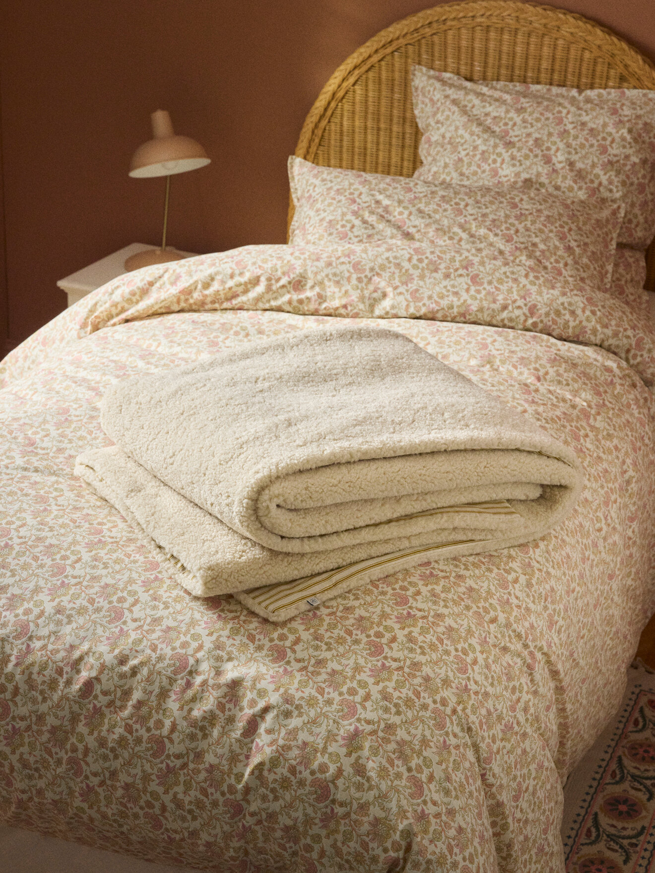 Reversible sherpa plaid with stripes CYRILLUS Beige