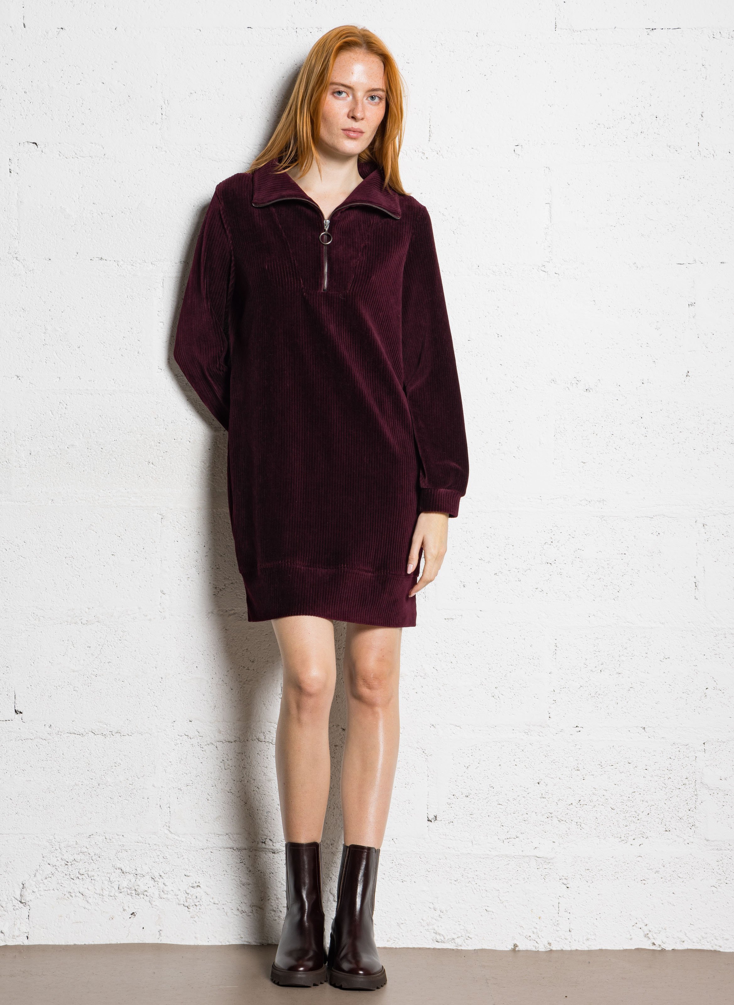 Robe droite col montant en velours côtelé I CODE Rouge