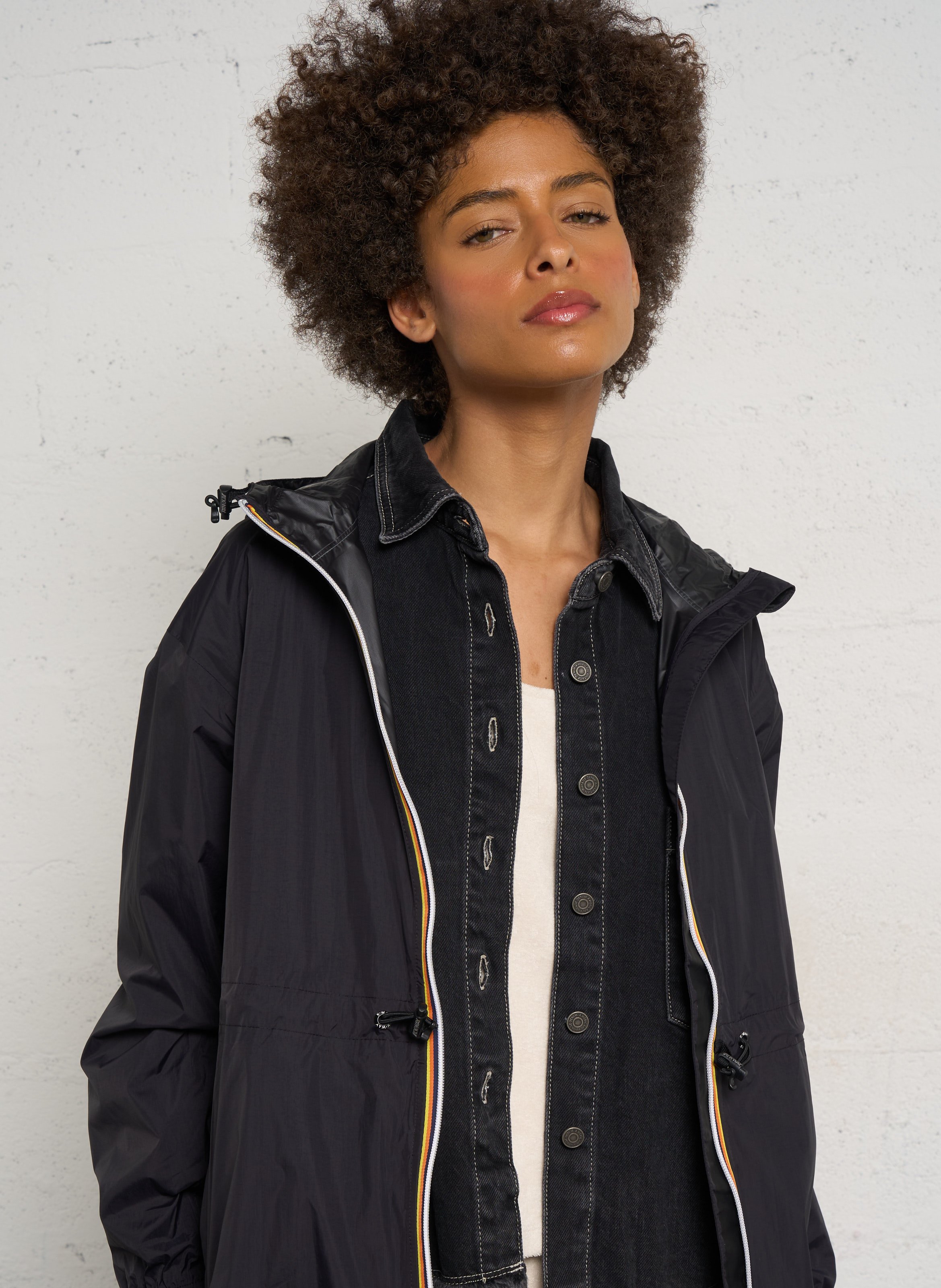 Windbreaker Jacke mit Kapuze in mittlerer Länge K-WAY Schwarz