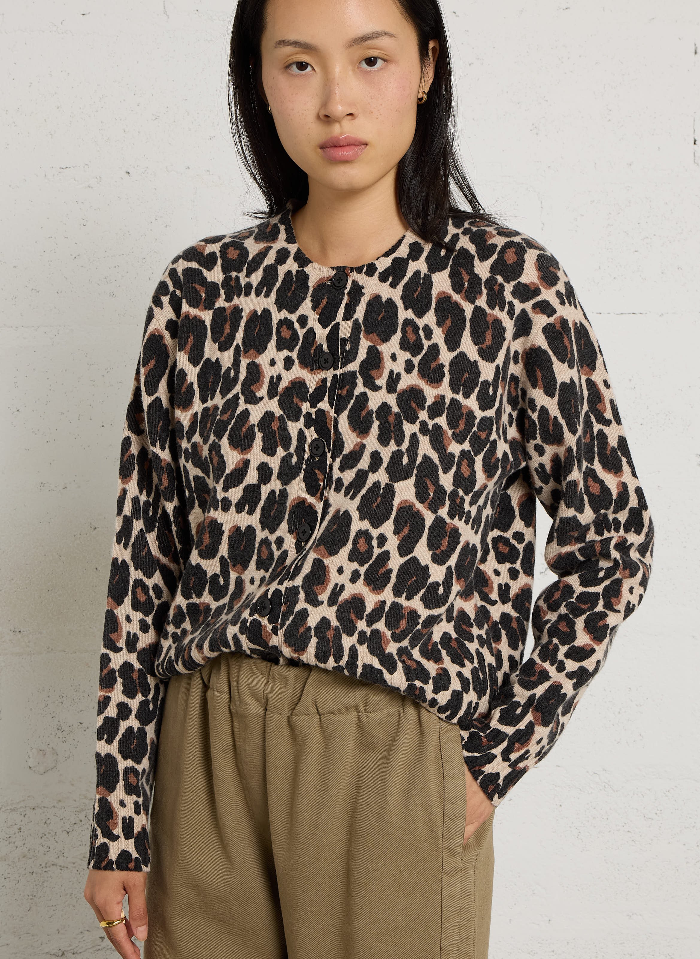 Rechte vest met ronde hals en luipaardprint in wol MAJESTIC FILATURES Beige