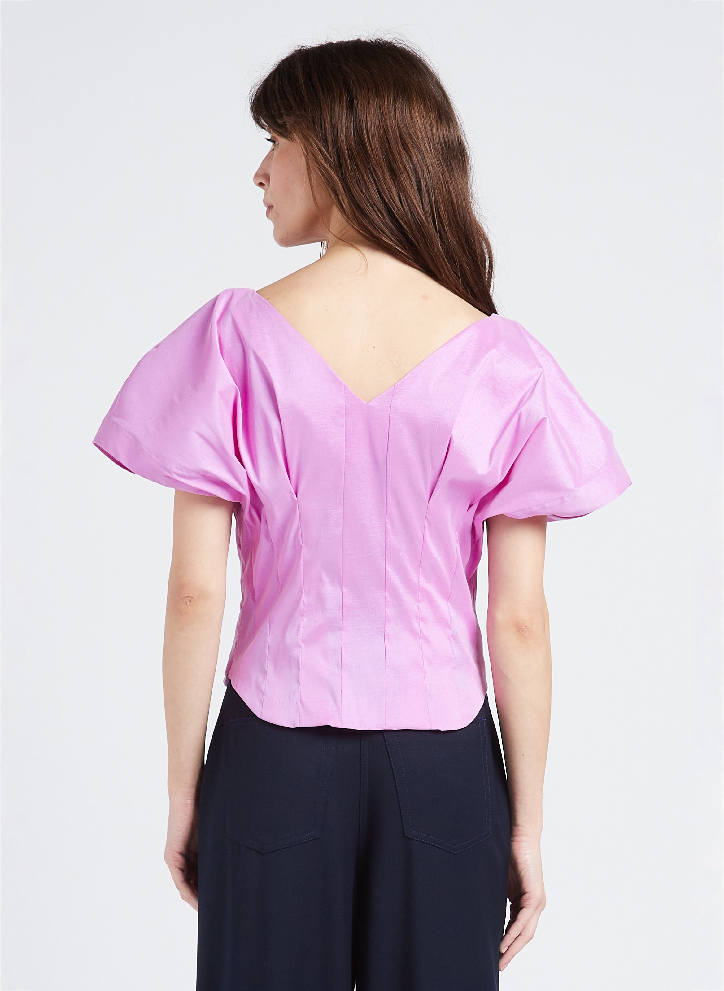 Korte, getailleerde top met V-hals COLLECTORS CLUB Roze