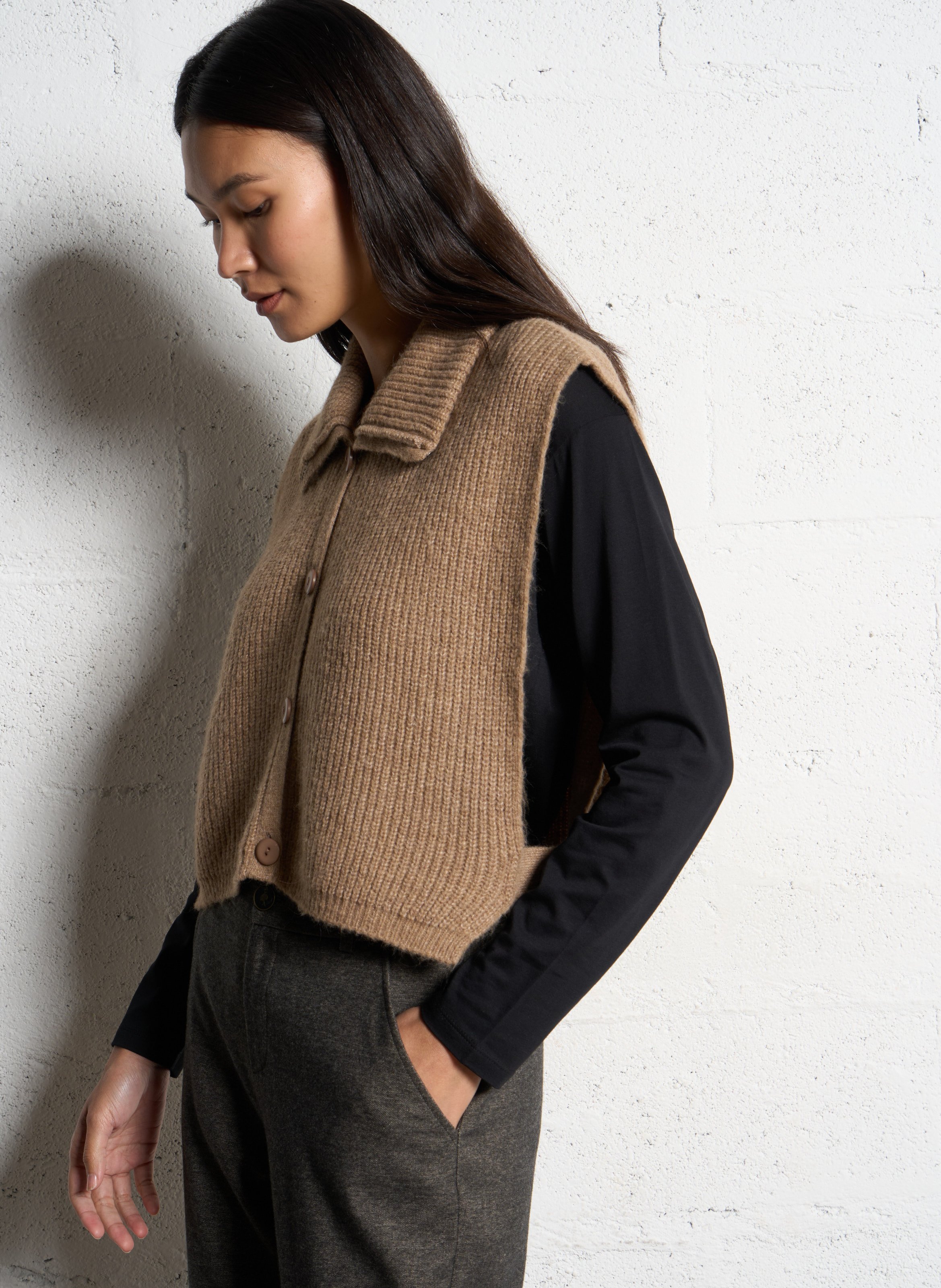 Gebreide oversized mouwloze vest met knopen ONE STEP Bruin