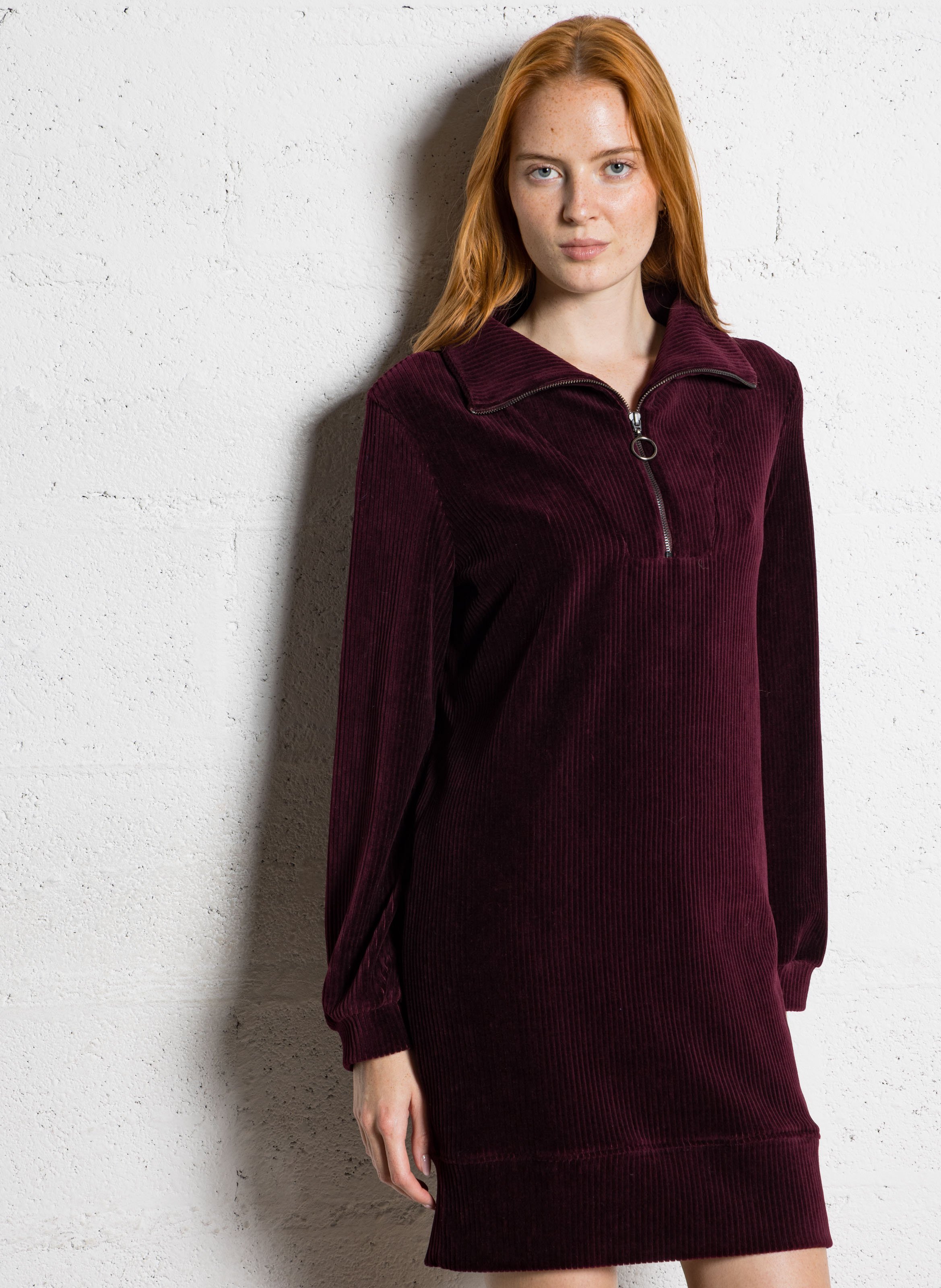 Robe droite col montant en velours côtelé I CODE Rouge