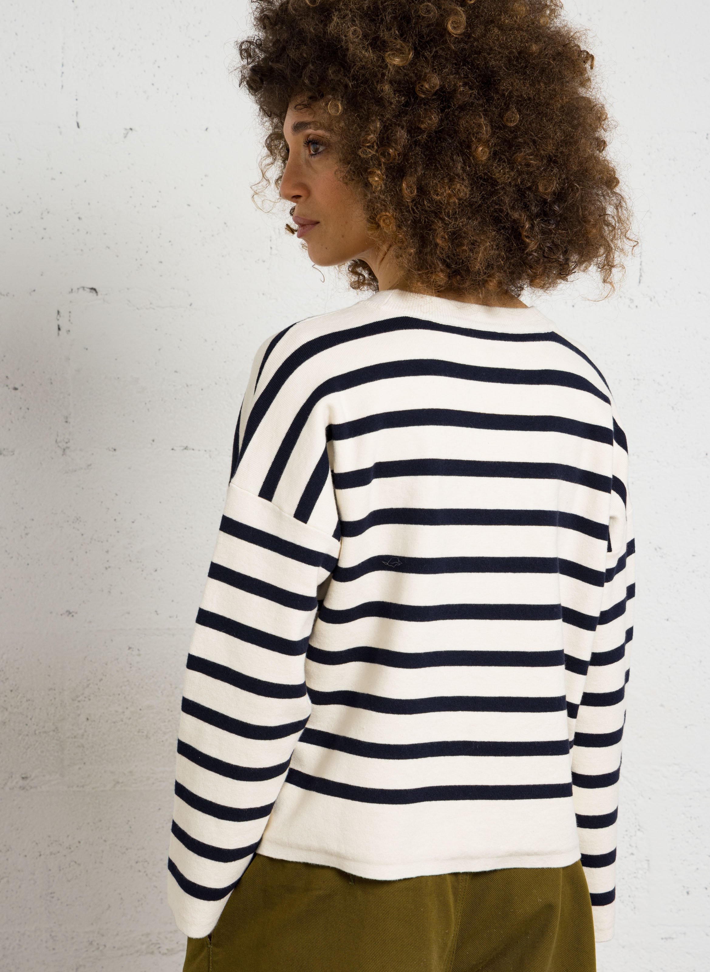 Pull col rond à rayures DES PETITS HAUTS Beige