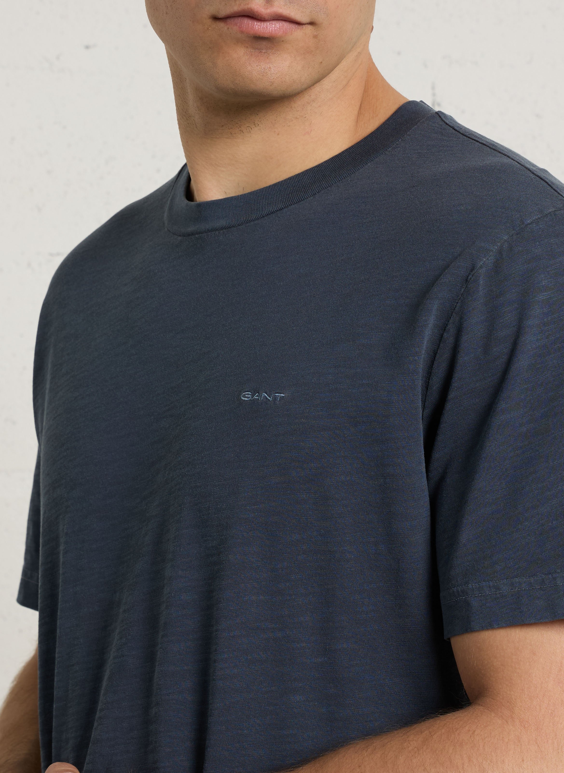 Staright embroidered round-neck cotton T-shirt GANT Blue