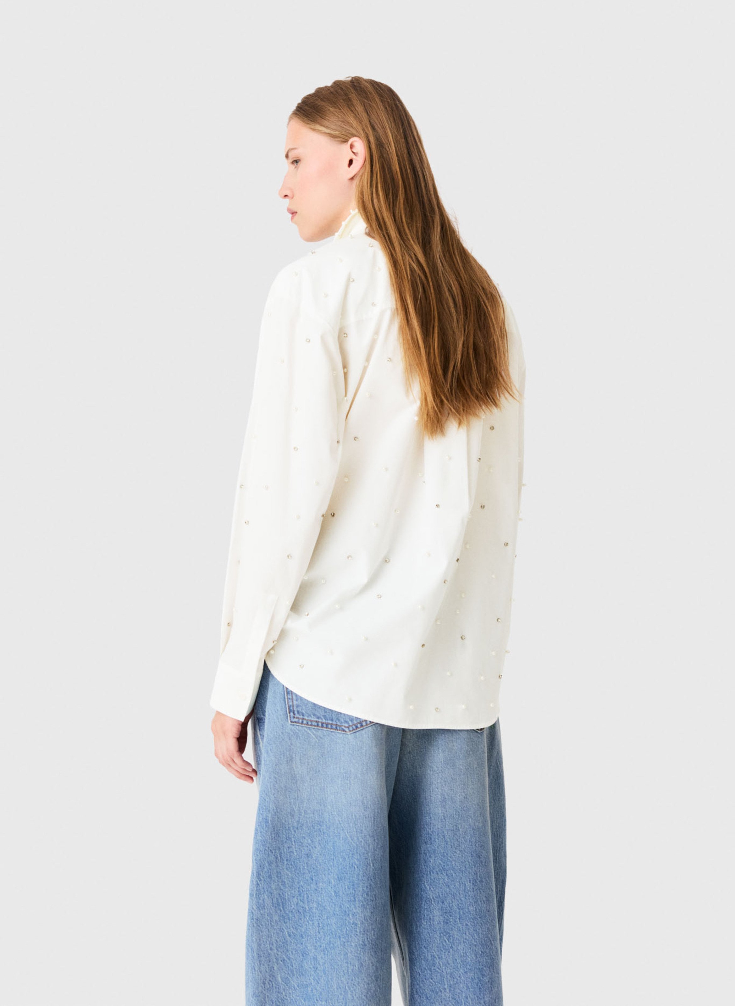 Blouse met lavallière kraag versierd met strass en parels MAJE Wit