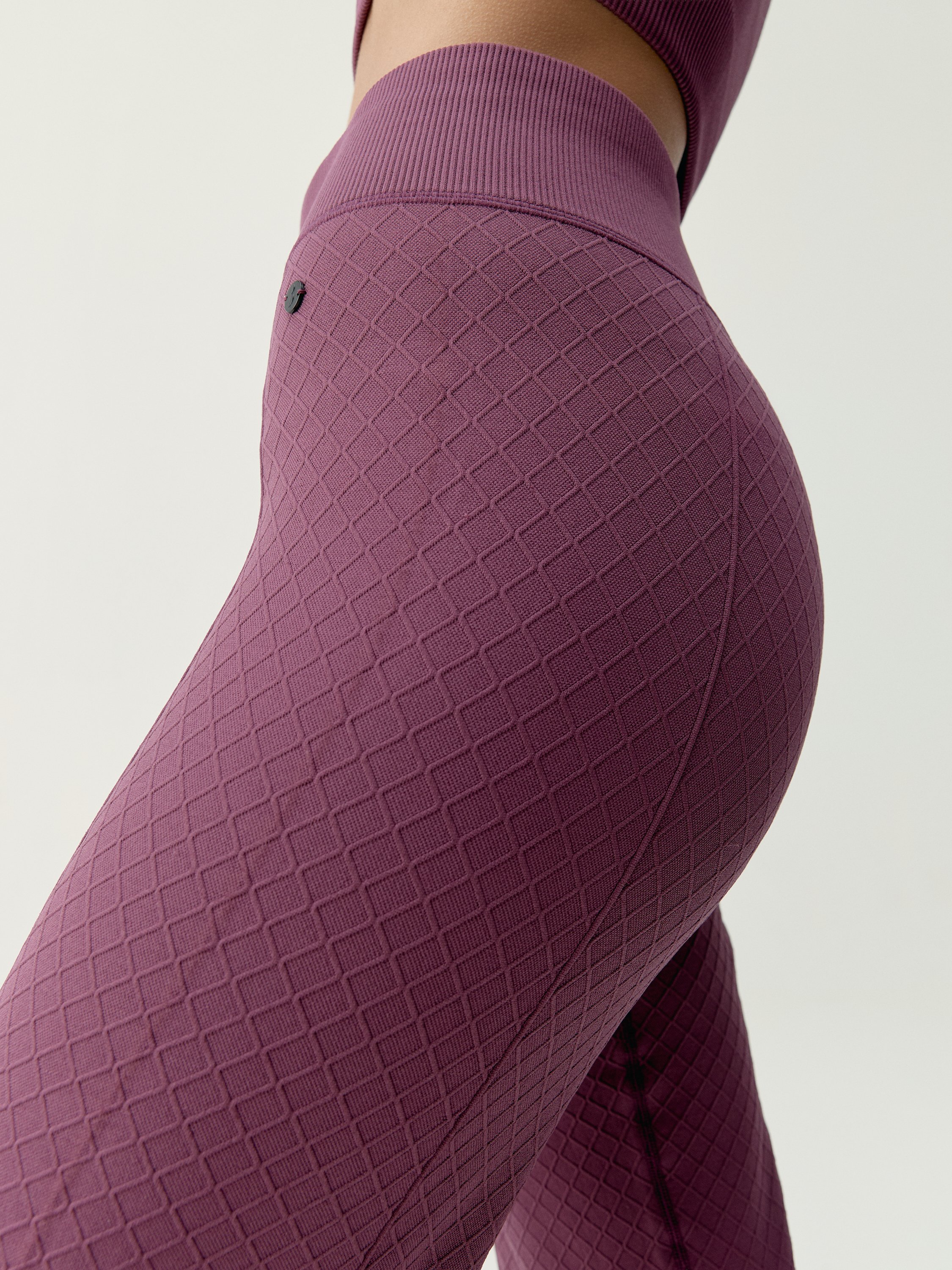 Women's sports leggings with a shaping effect BORN Red