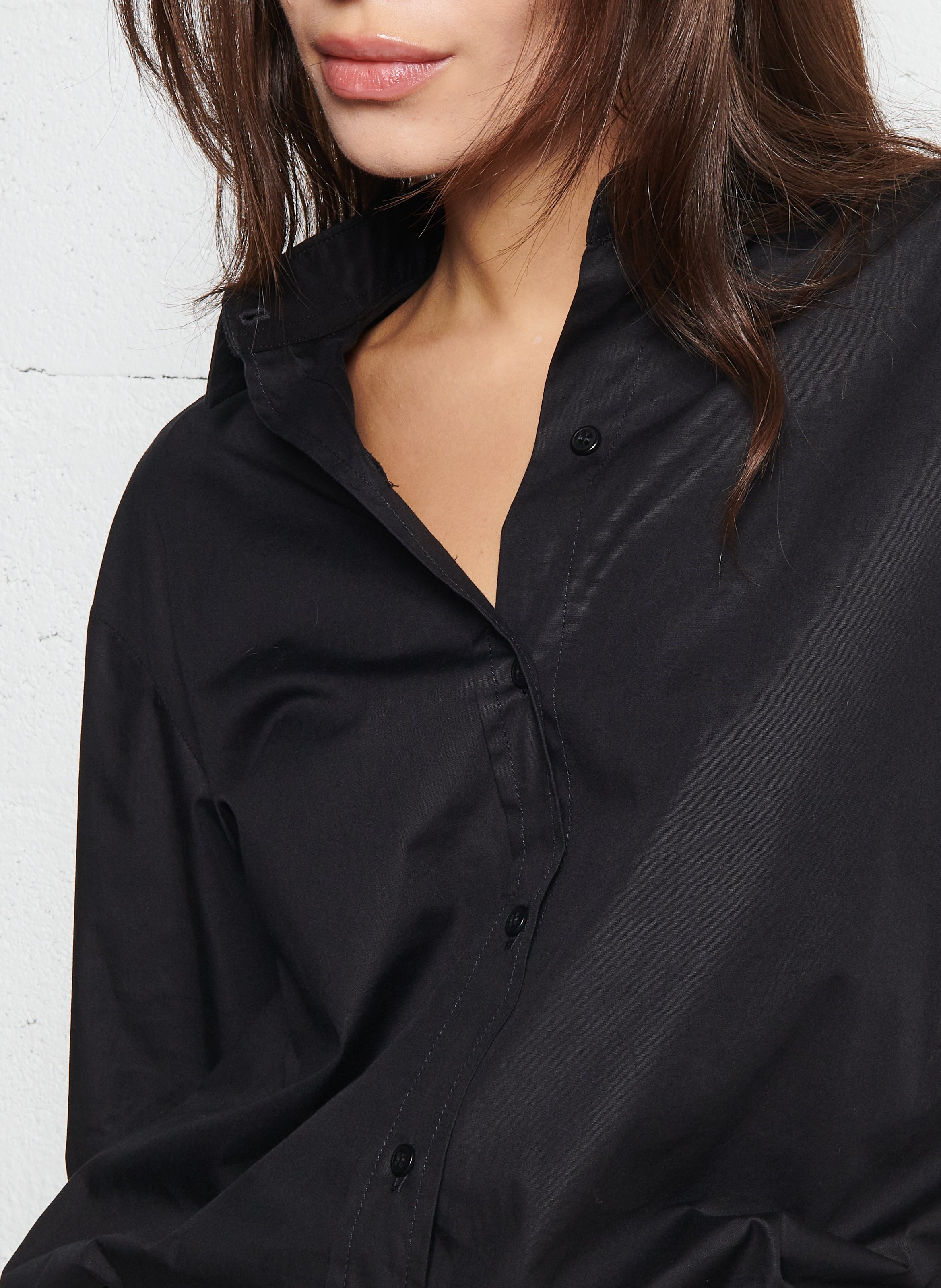 Ruimvallende, katoenen blouse met klassieke kraag ACQUAVERDE Zwart