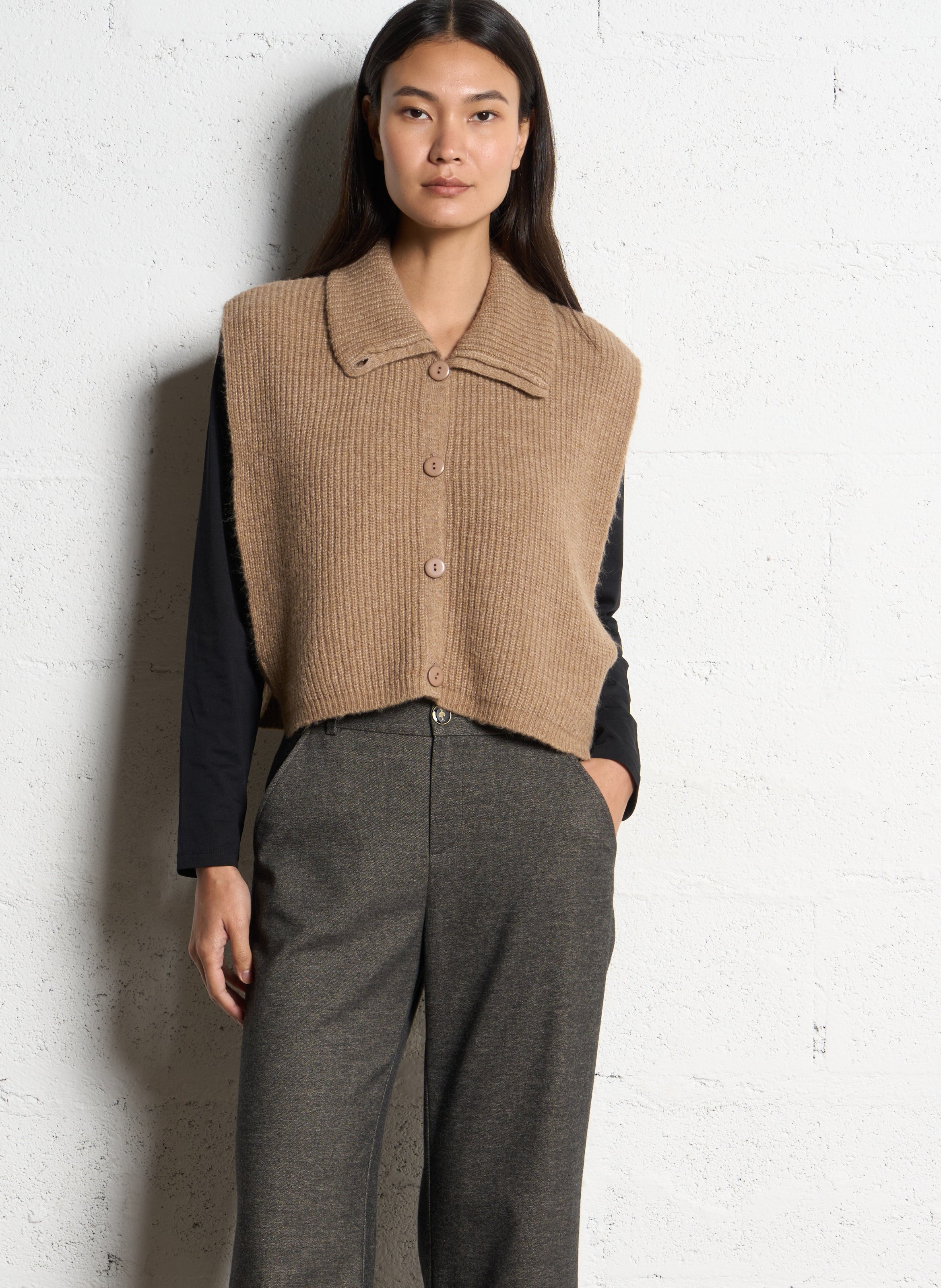 Gebreide oversized mouwloze vest met knopen ONE STEP Bruin