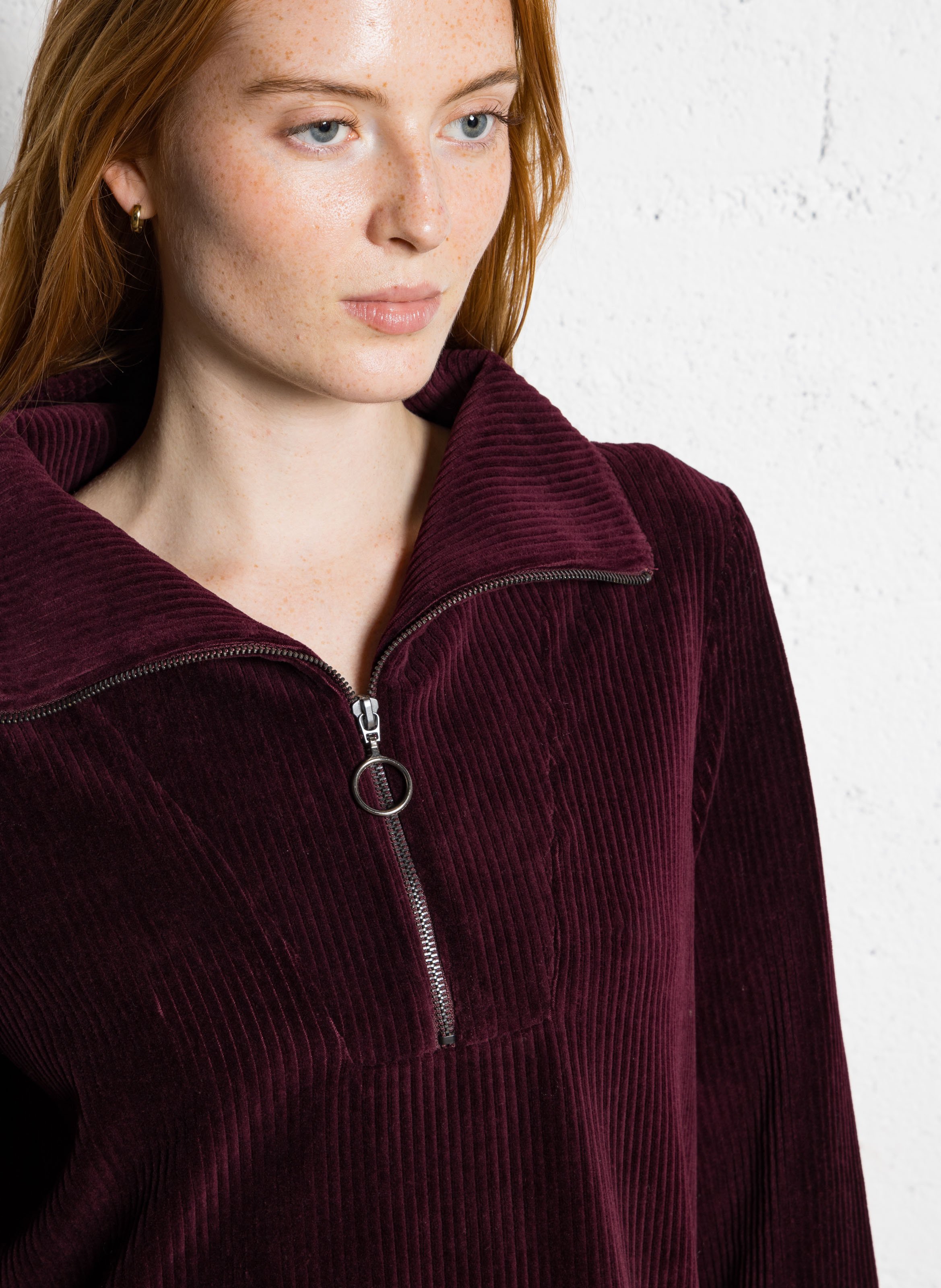 Robe droite col montant en velours côtelé I CODE Rouge