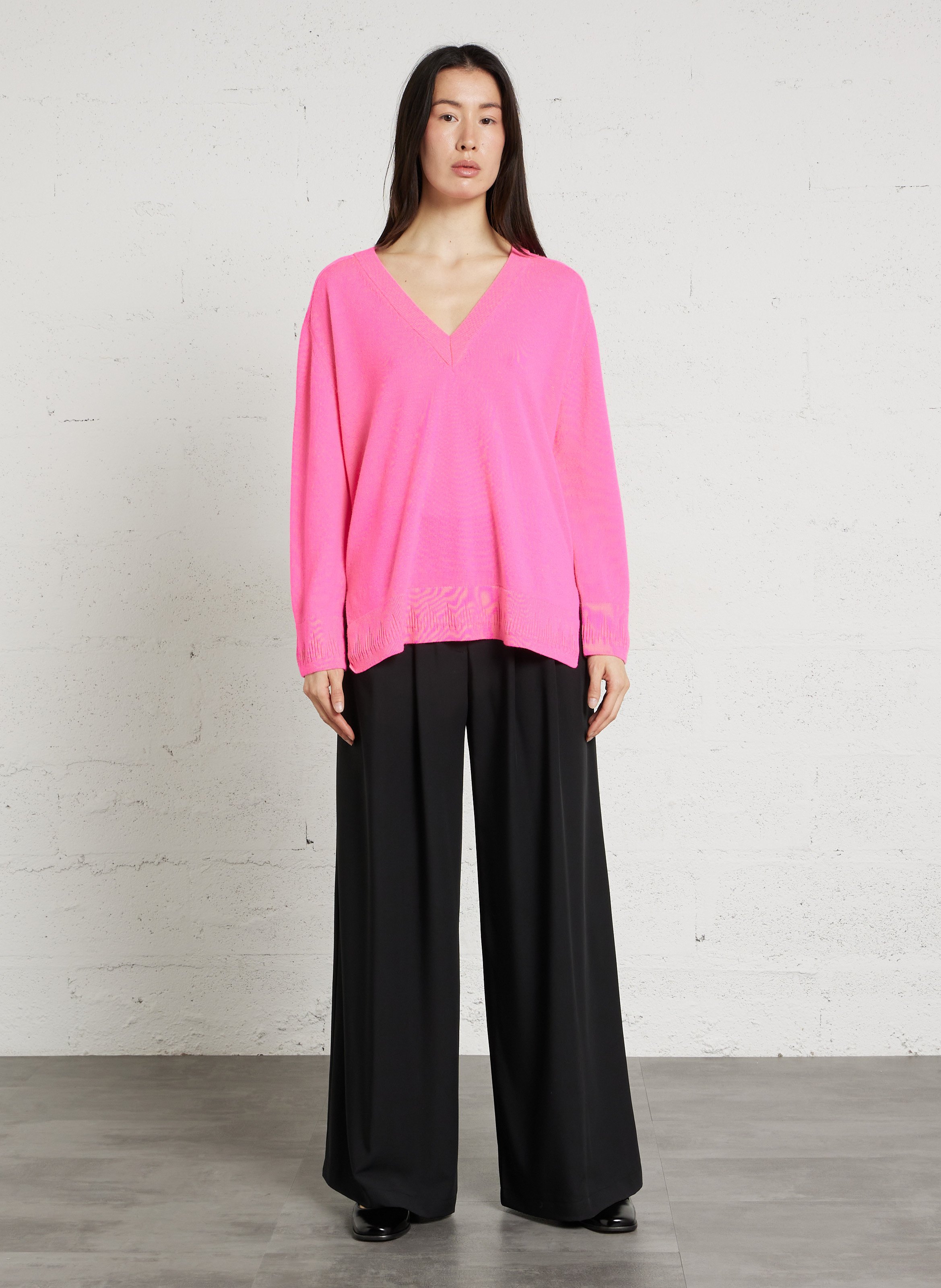 Loose-fit wool V-neck sweater MAISON ANJE Pink