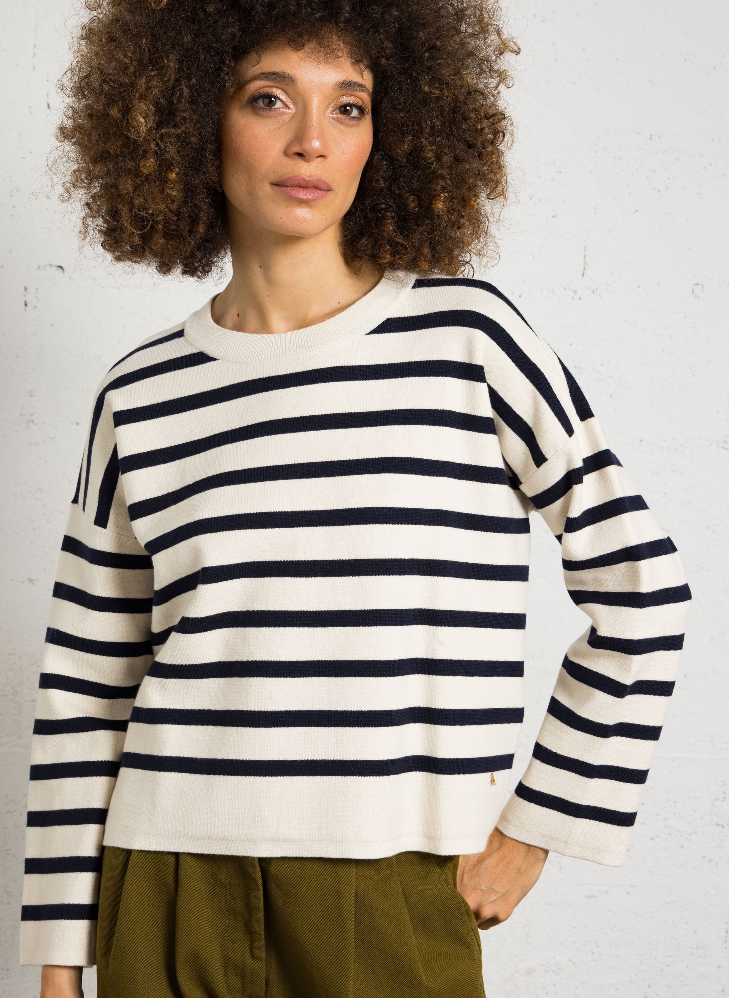 Pull col rond à rayures DES PETITS HAUTS Beige