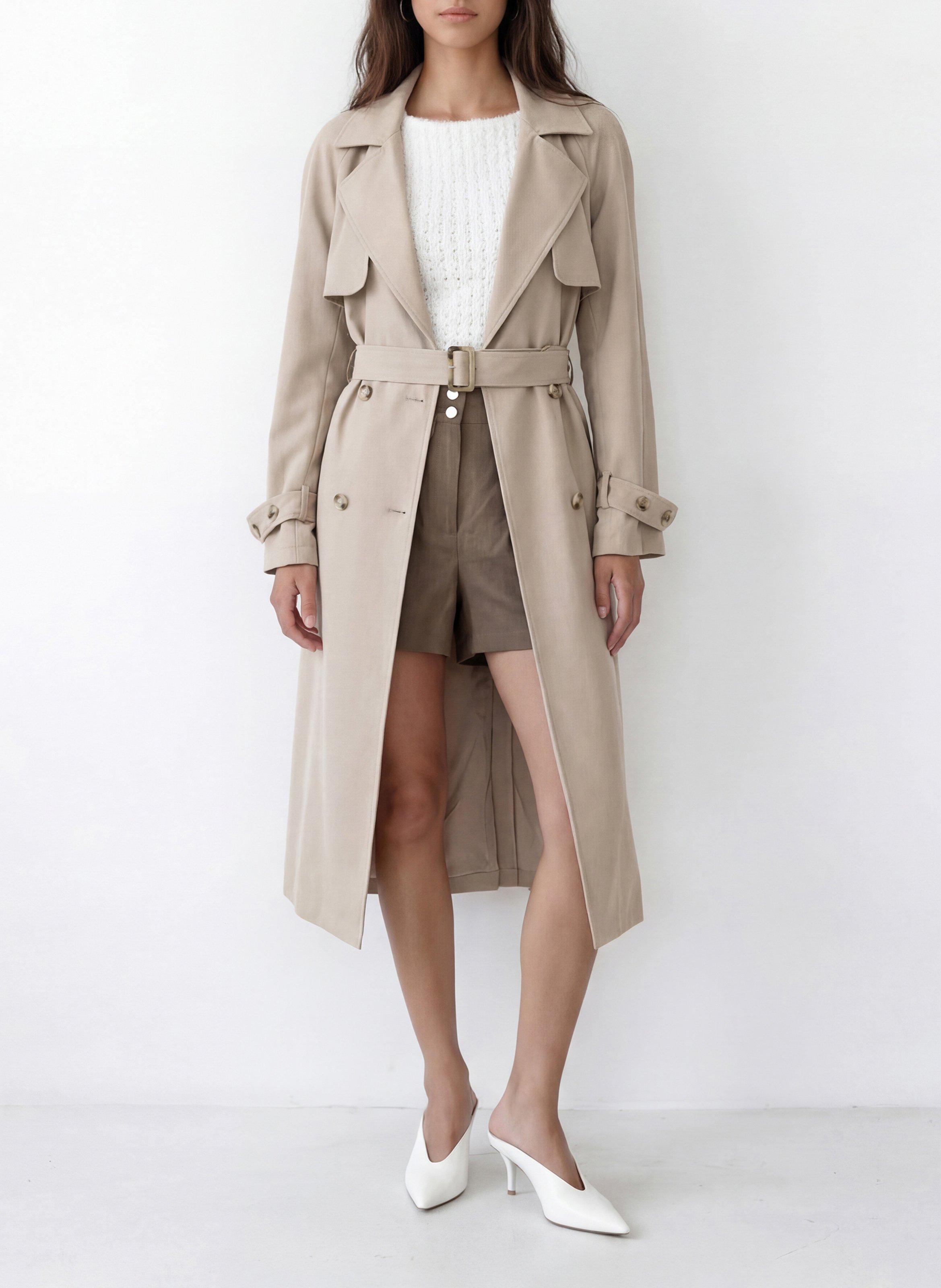 Ruime effen trenchcoat met knoopsluiting en riem. KOOKAI Grijs