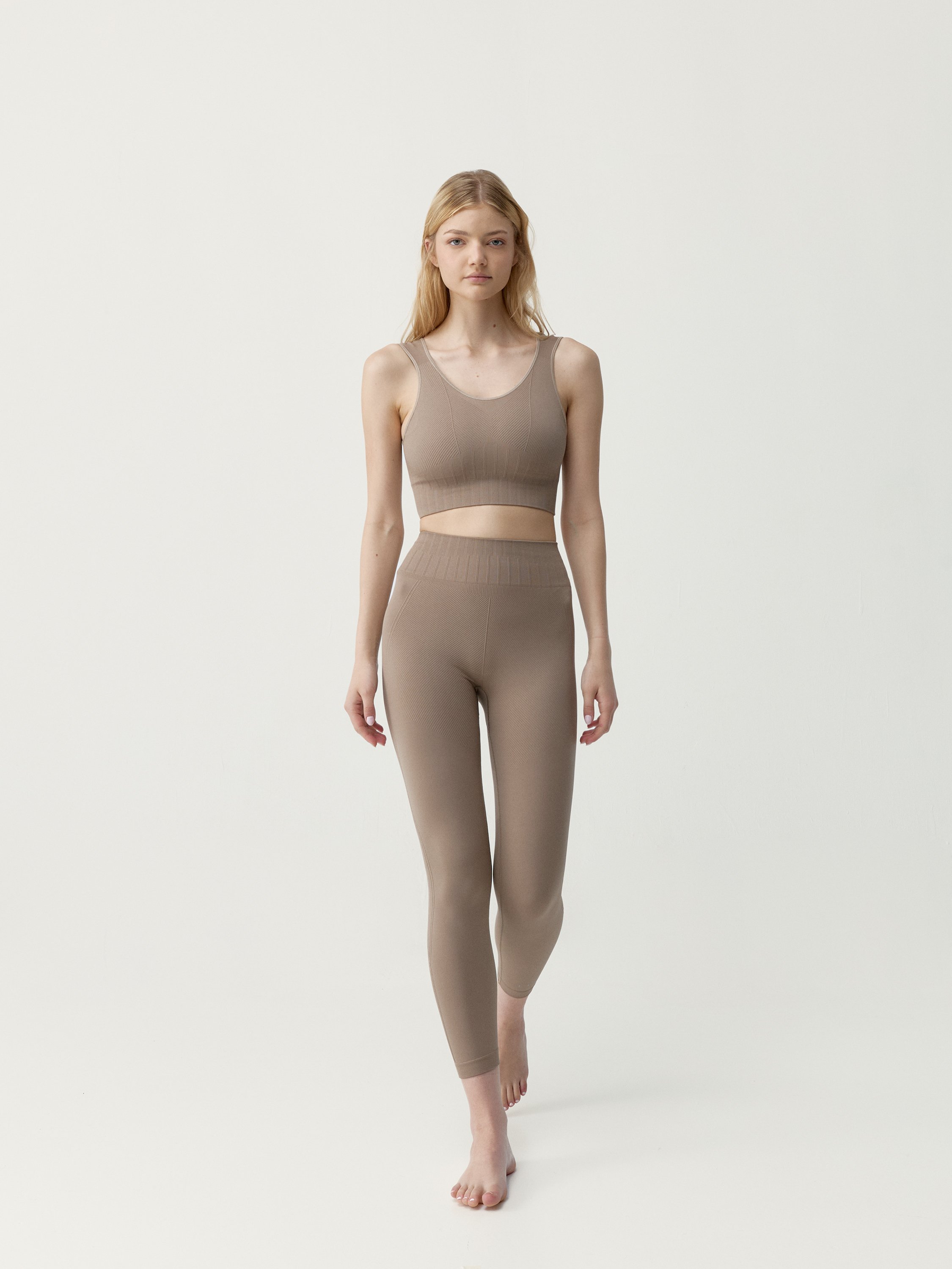Annapurna sports bra with removable padding BORN Brown