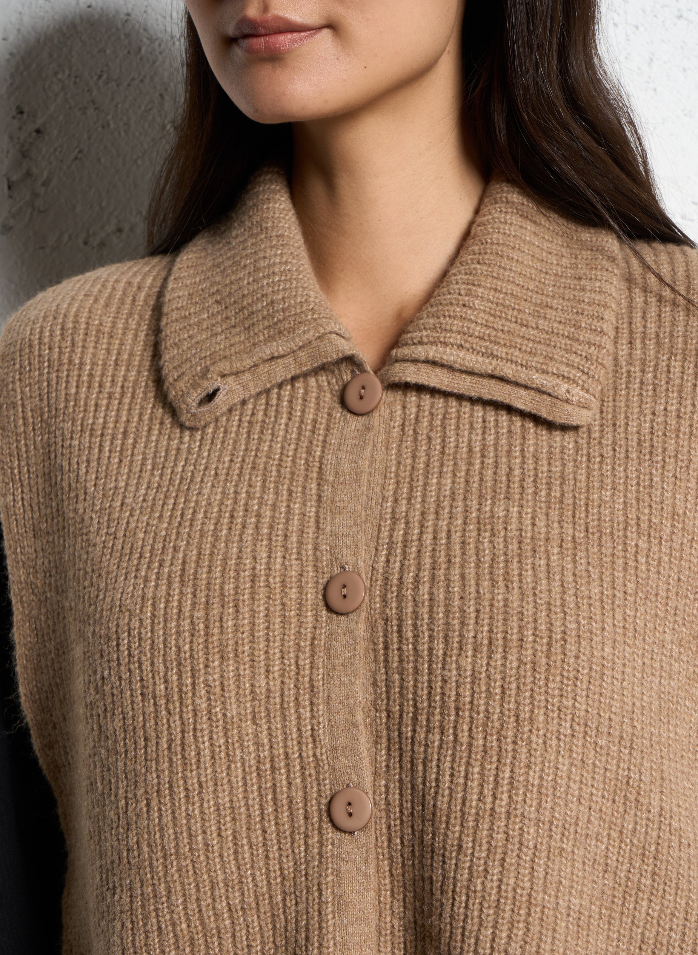 Gebreide oversized mouwloze vest met knopen ONE STEP Bruin