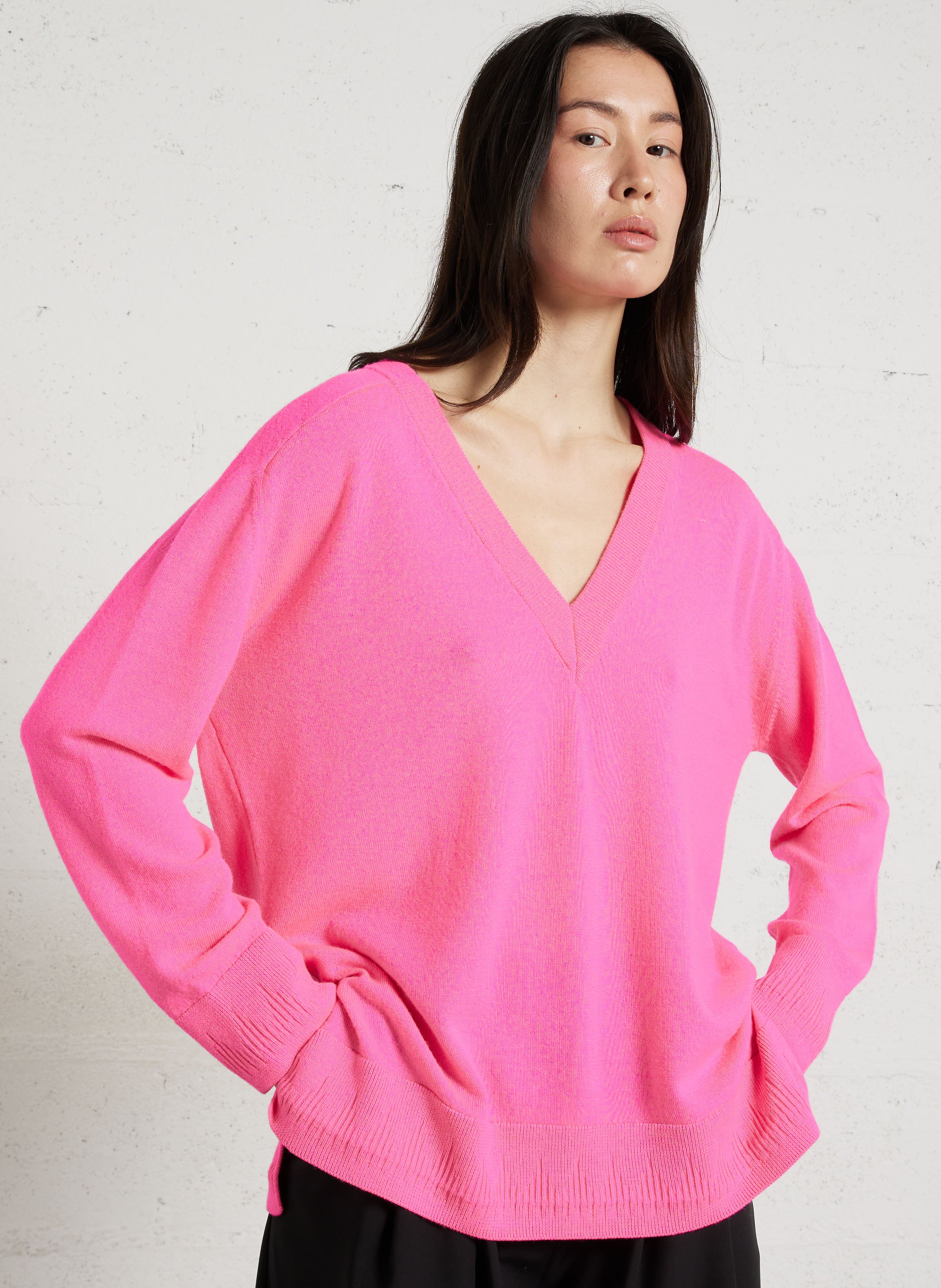 Loose-fit wool V-neck sweater MAISON ANJE Pink