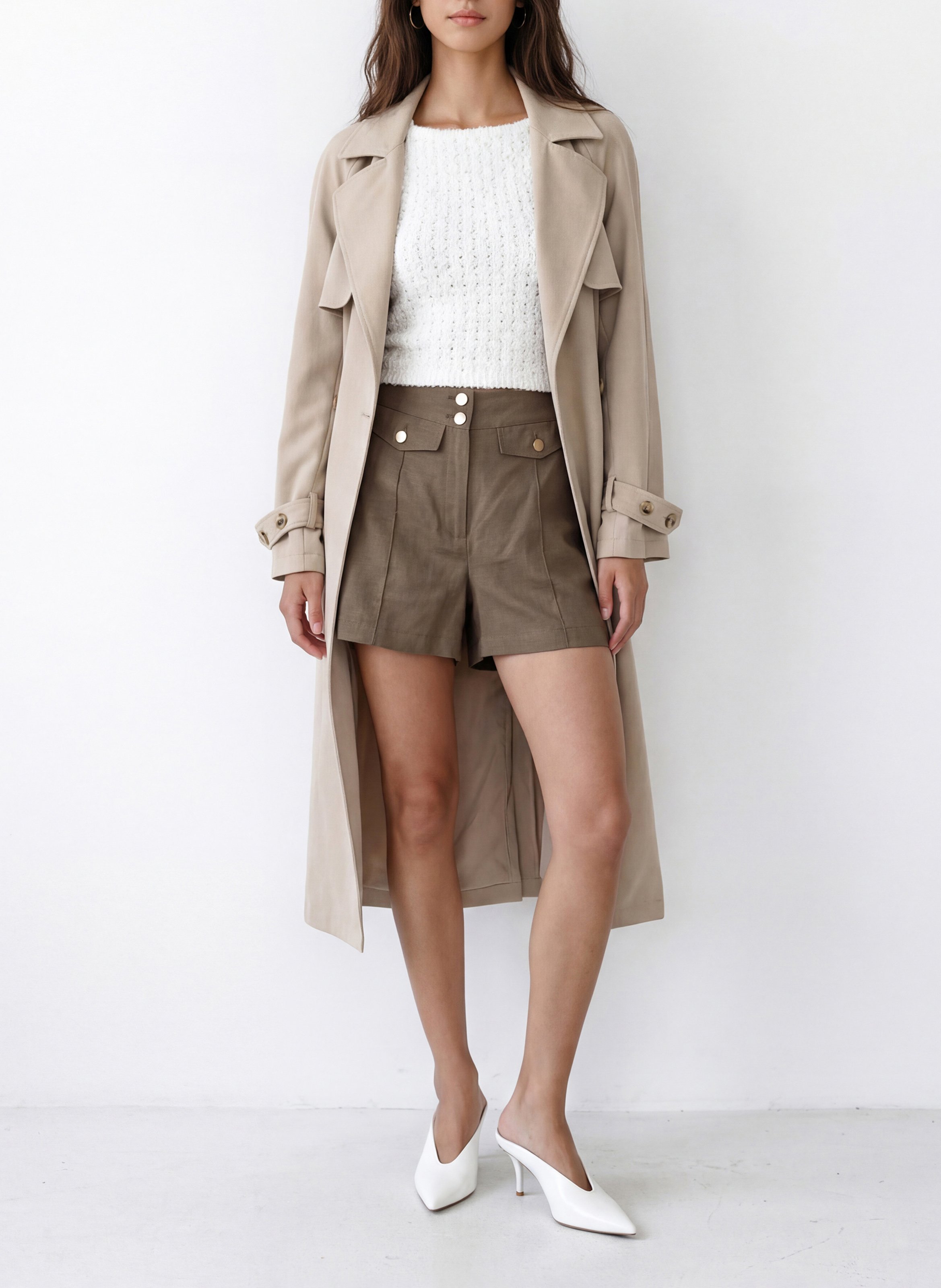 Ruime effen trenchcoat met knoopsluiting en riem. KOOKAI Grijs