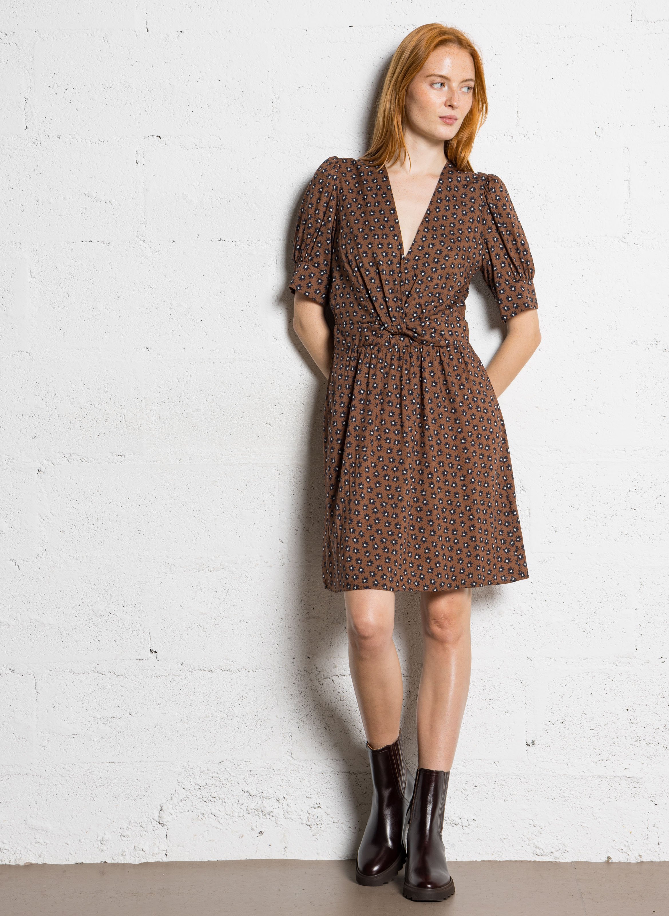 Abito corto con scollo a V stampa floreale I CODE Marrone