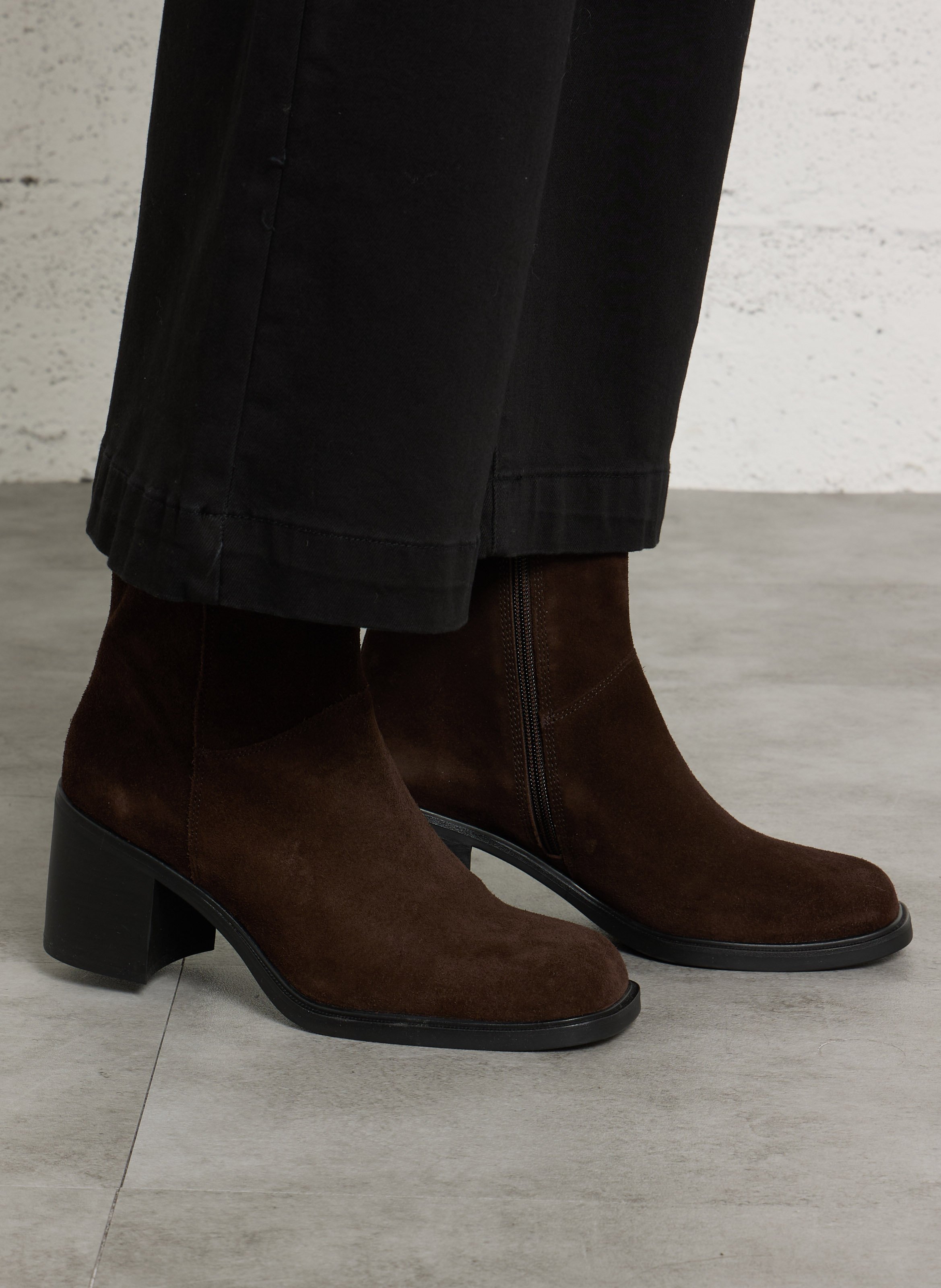 Stiefeletten mit Absätzen aus Wildleder-Leder. VAGABOND Braun
