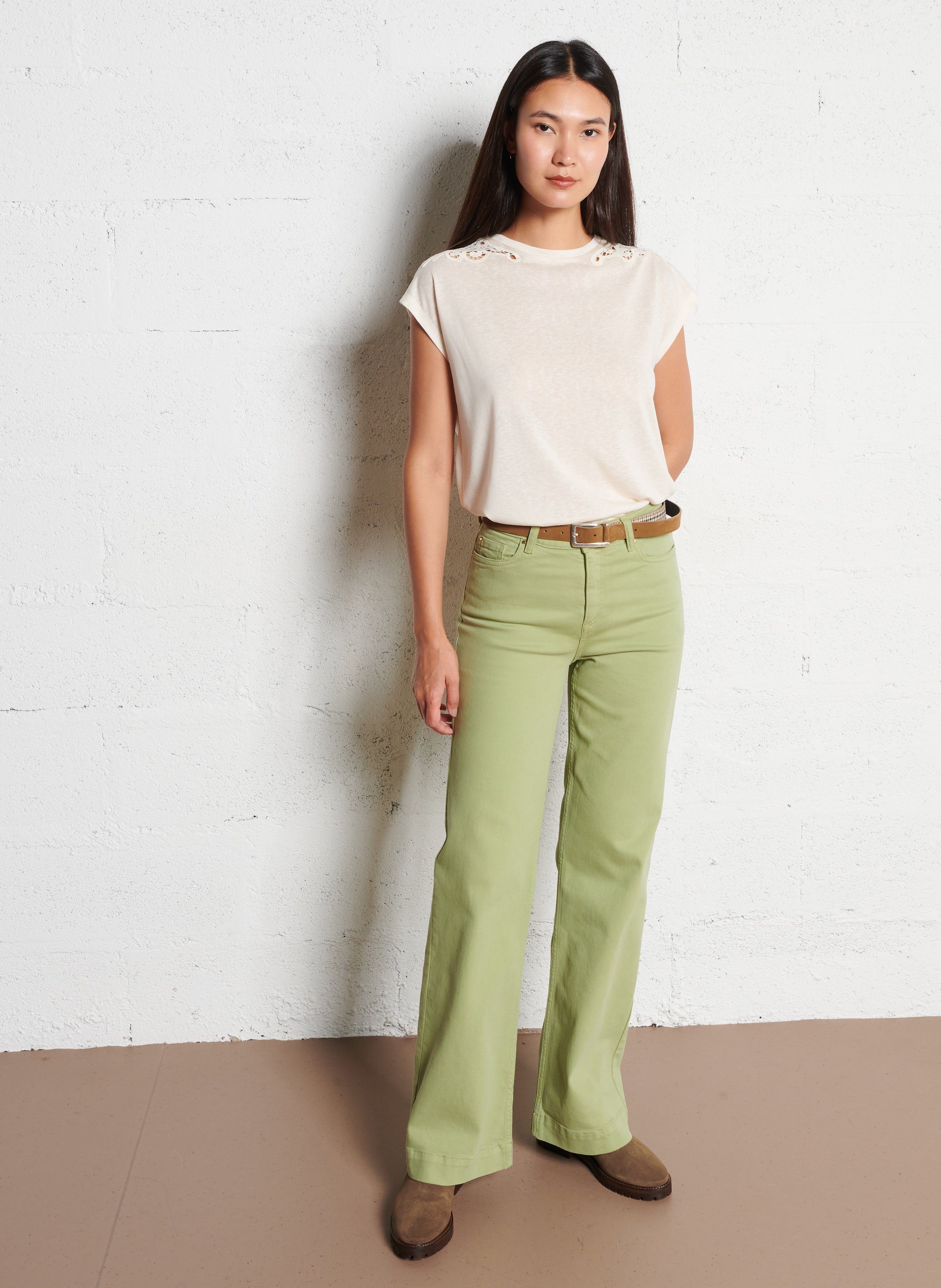 - Buckle closure. - Width: 3 cm.  IKKS Beige