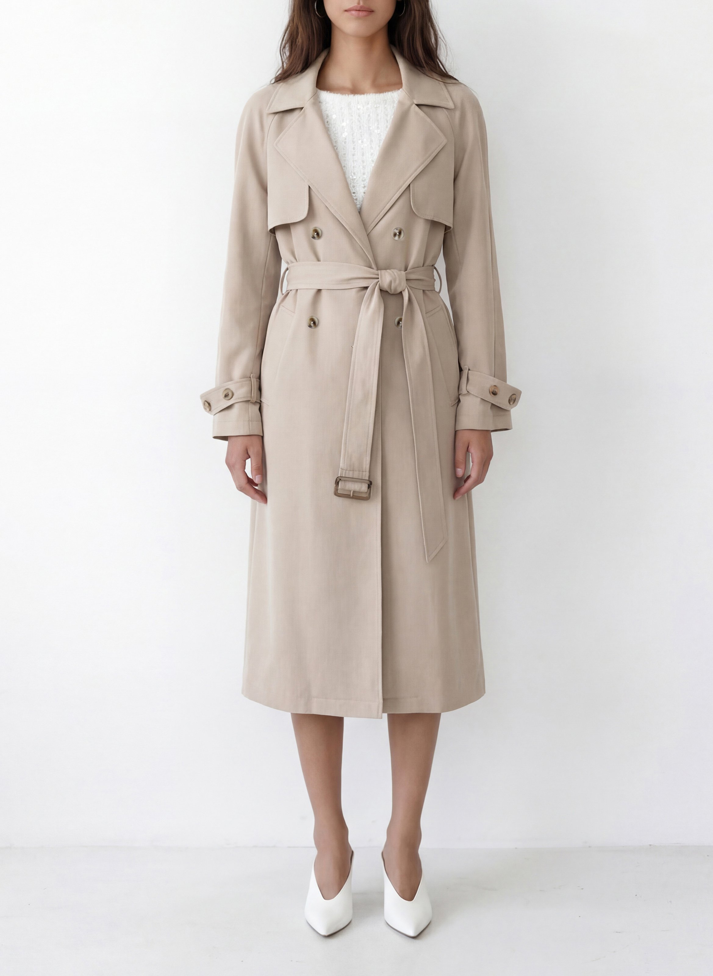 Ruime effen trenchcoat met knoopsluiting en riem. KOOKAI Grijs