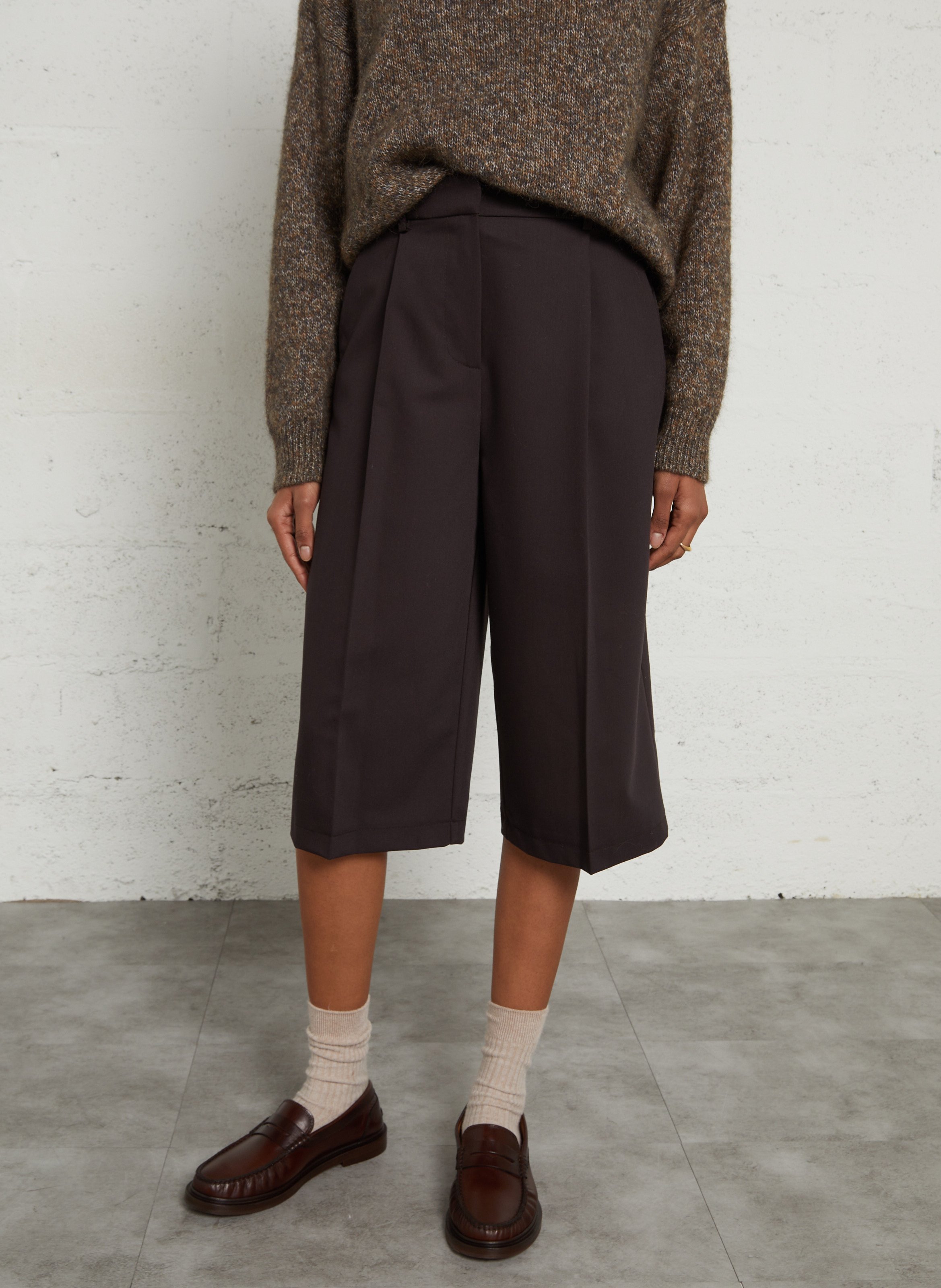 Straight, loose-fitting pleated Bermuda shorts IMPERIAL