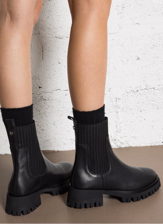 Slip-on smooth leather boots | Black by MELLOW YELLOW Slip-on smooth leather boots Black