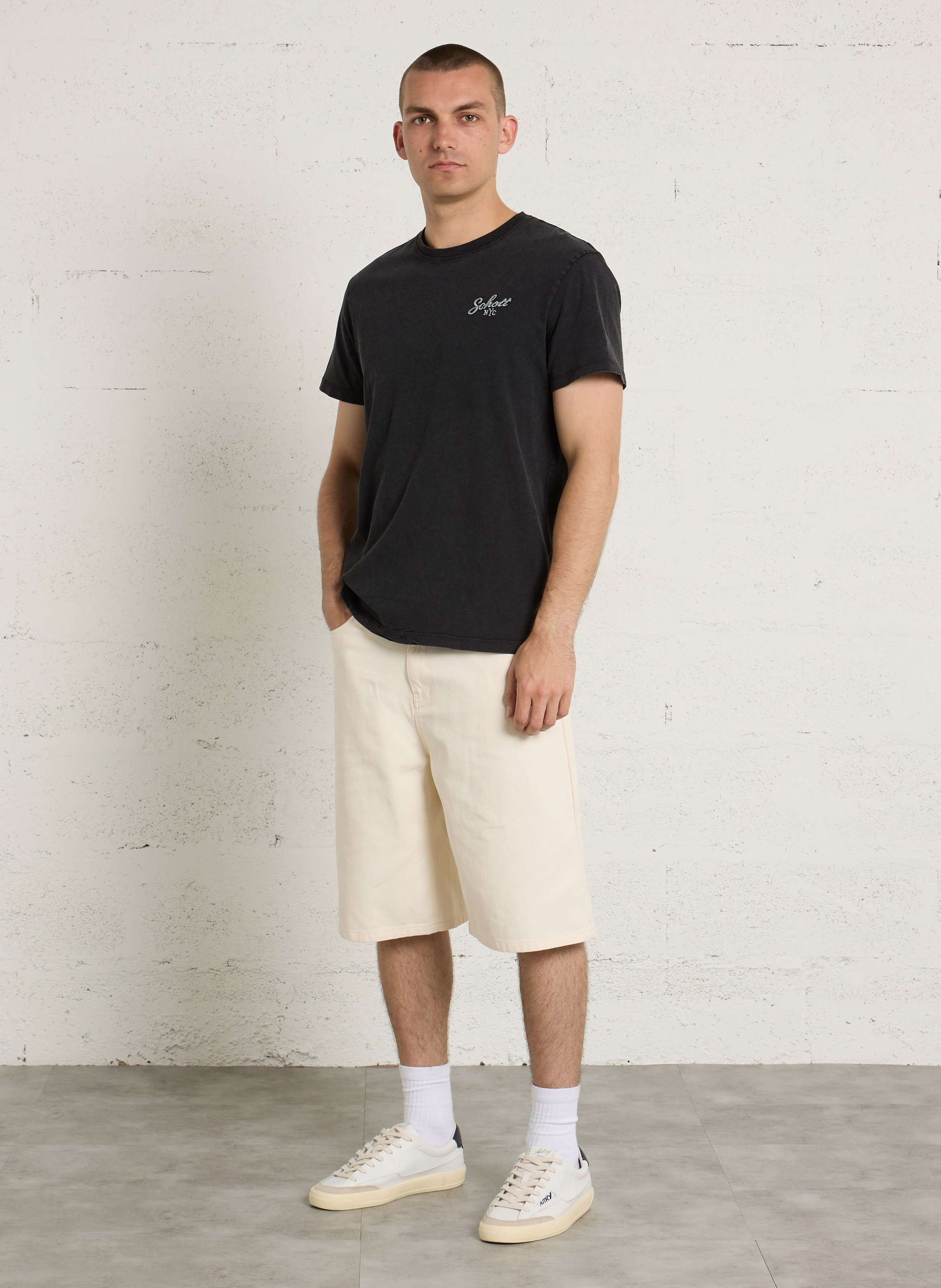 Straight round neck embroidered t-shirt SCHOTT Black