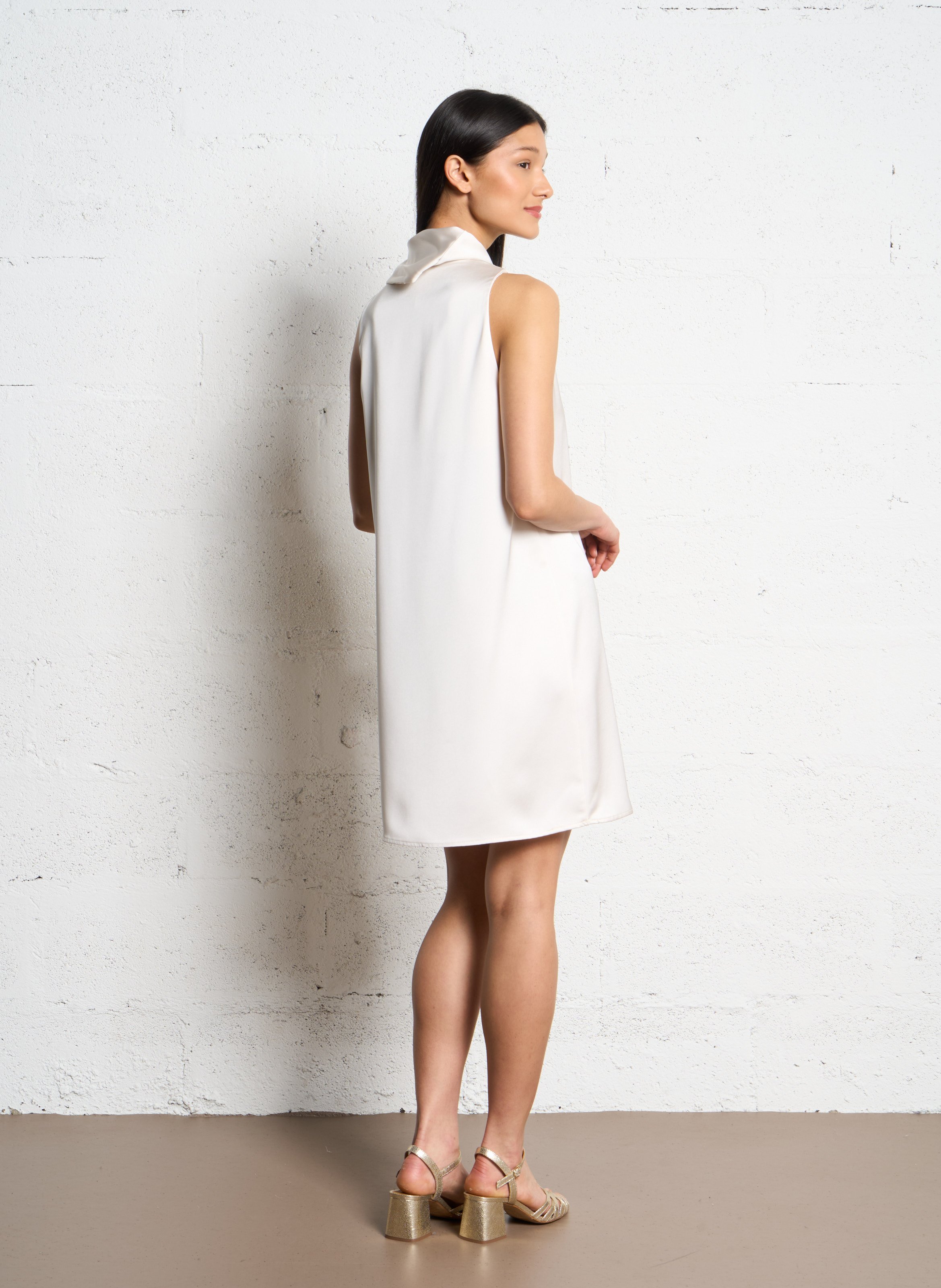 Short dress with scarf collar White
