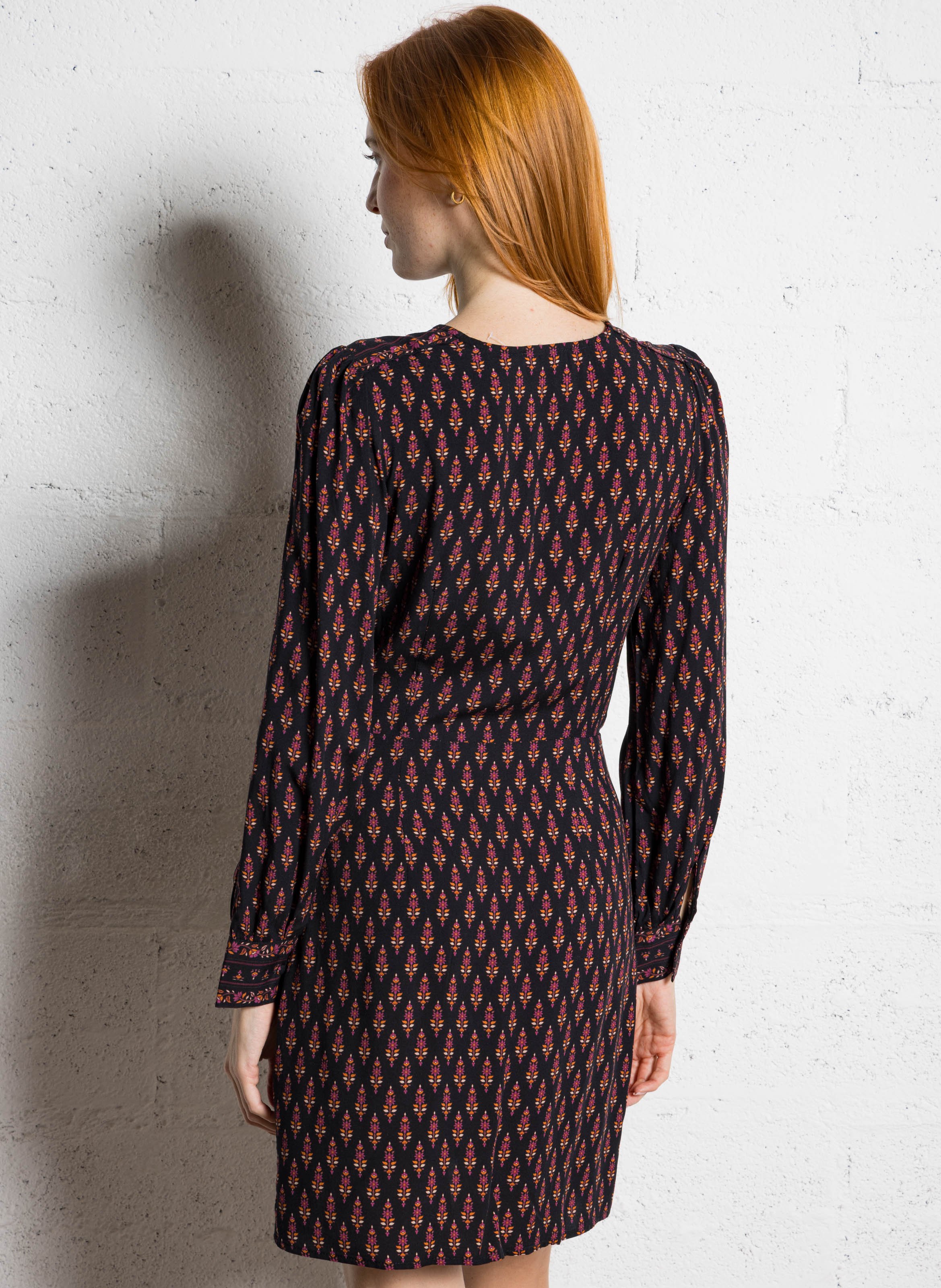 Halflange, getailleerde jurk met V-hals LA PETITE ETOILE Veelkleurig