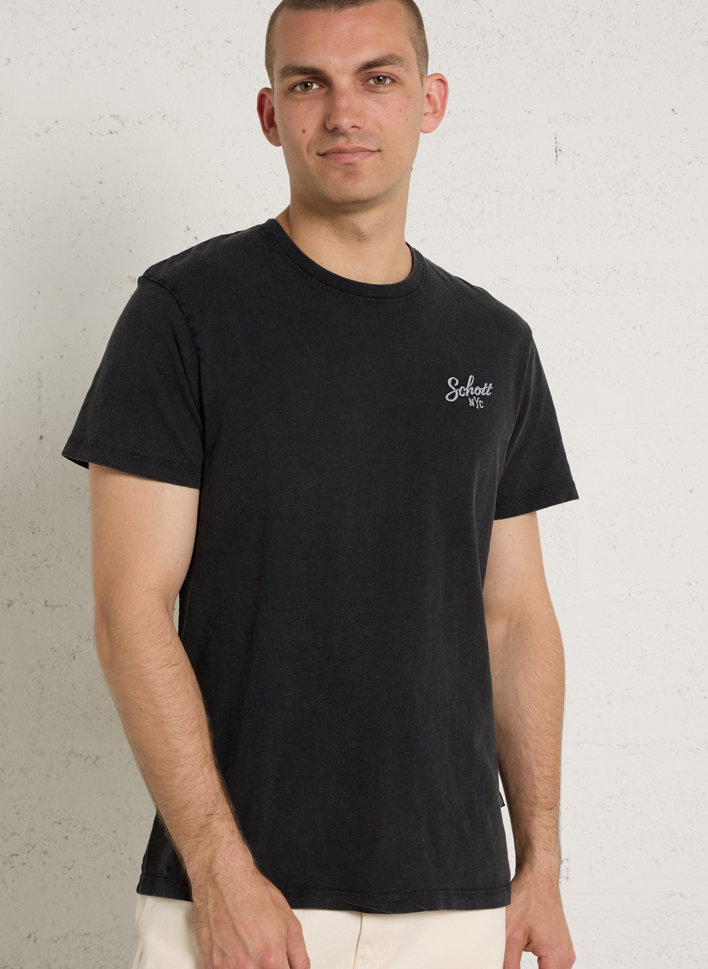 Straight round neck embroidered t-shirt SCHOTT Black