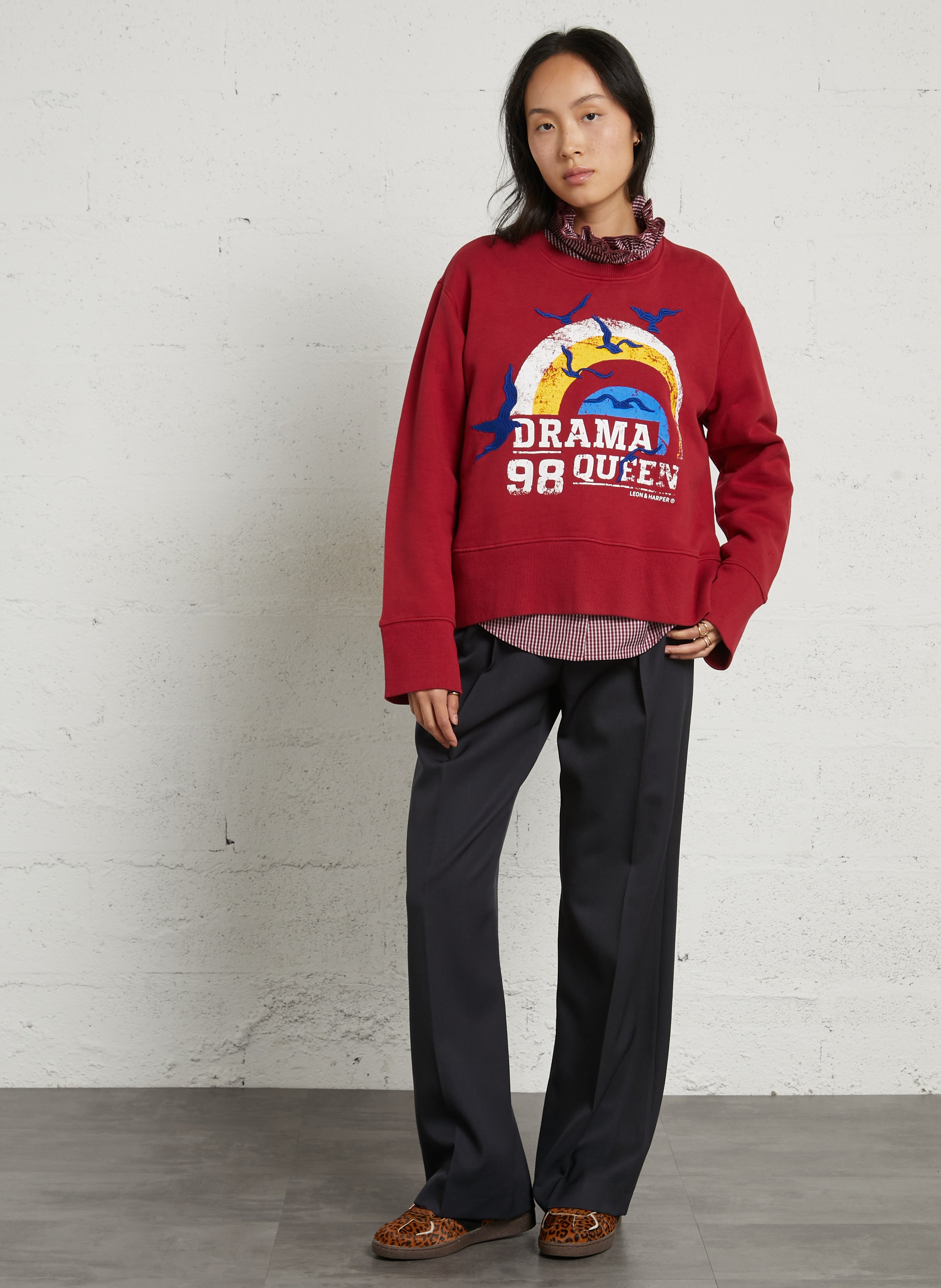 Gerader Rundhalsausschnitt bedruckter Sweater aus Baumwollmischung LEON & HARPER Rot
